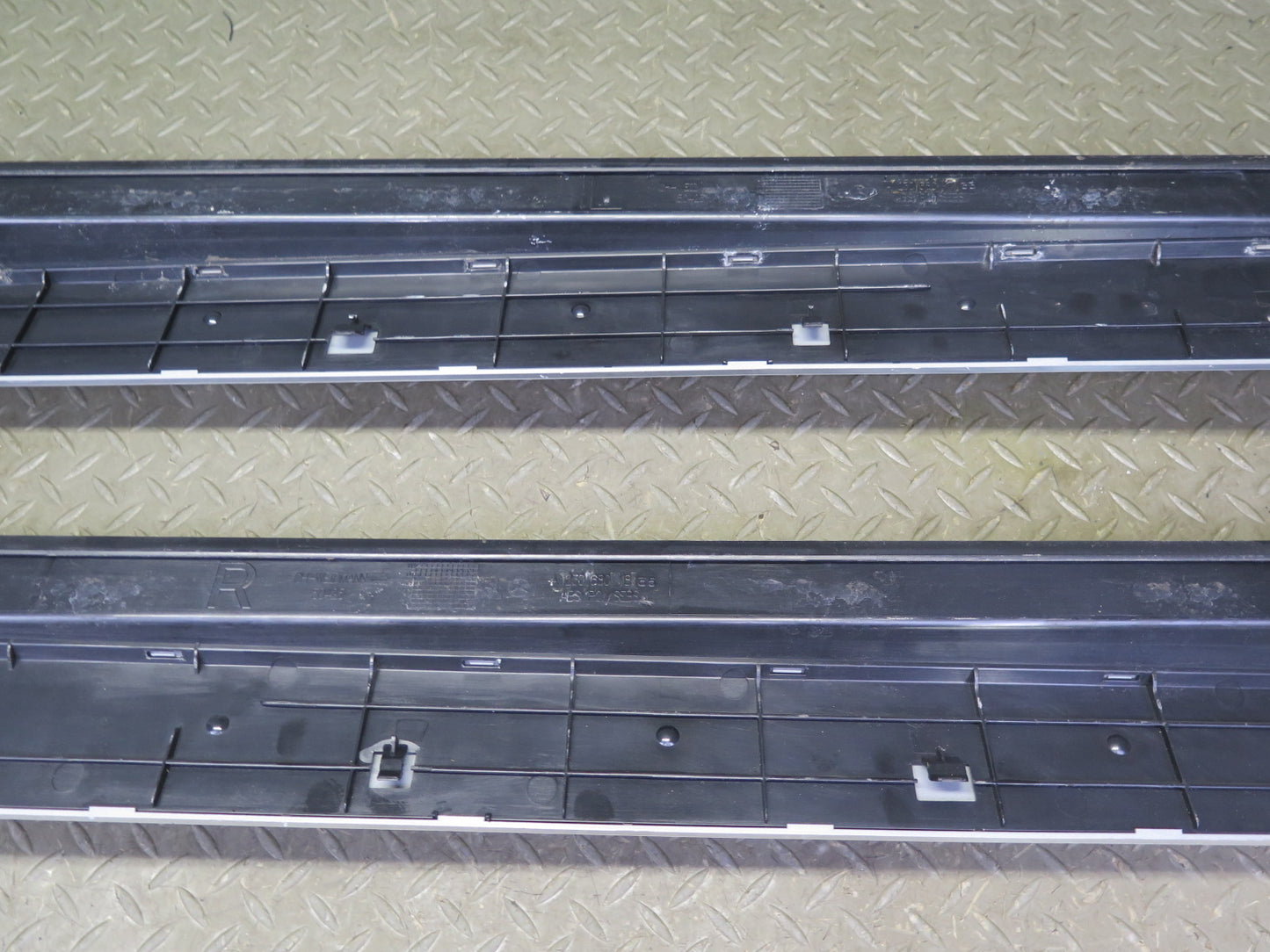 07-08 Mercedes R230 SL55 AMG Set of 2 Door Outer Scuff Sill Plate Trim Set OEM
