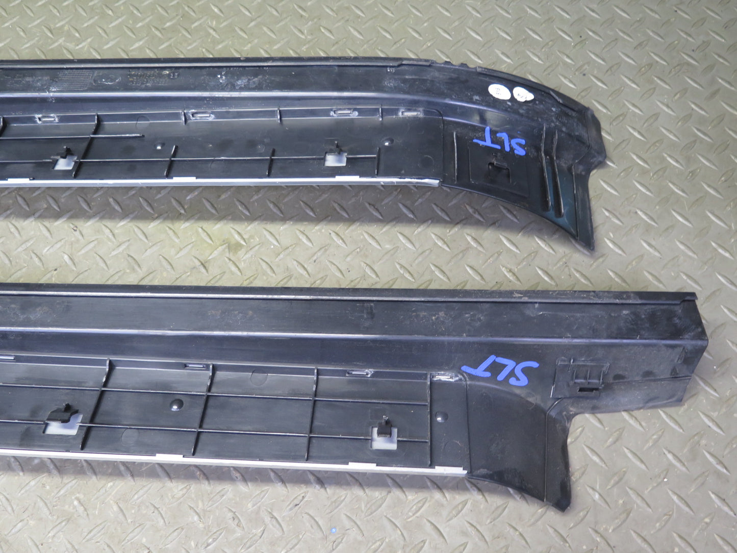 07-08 Mercedes R230 SL55 AMG Set of 2 Door Outer Scuff Sill Plate Trim Set OEM