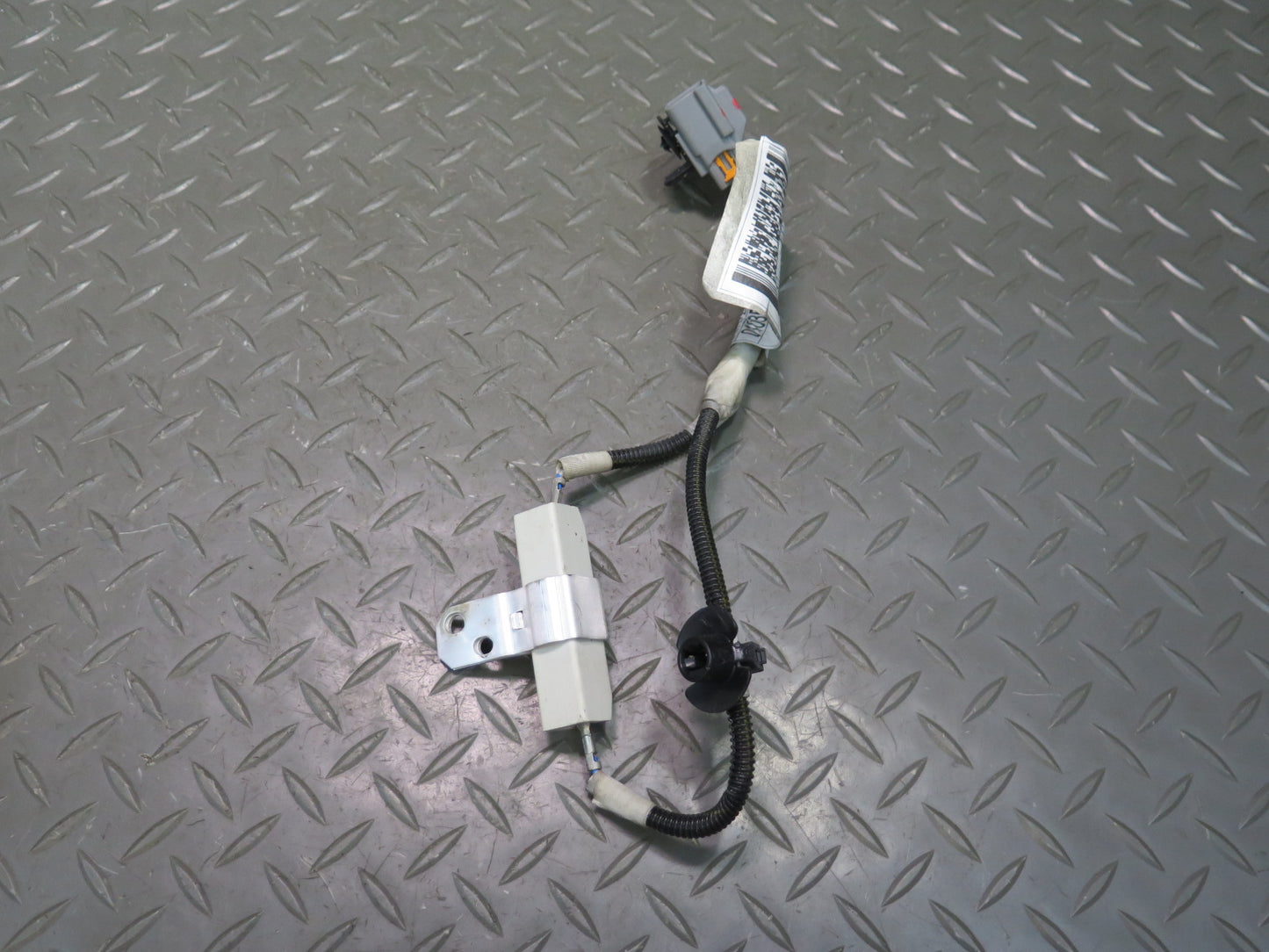 2014-2020 Maserati Ghibli M157 Rear Antenna Wiring Harness Resistor Cable