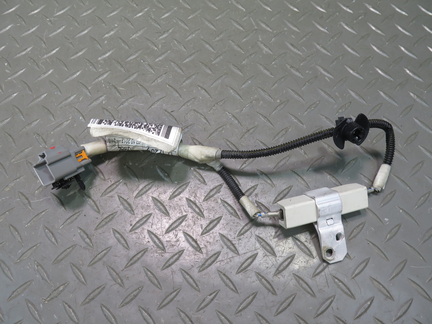 2014-2020 Maserati Ghibli M157 Rear Antenna Wiring Harness Resistor Cable