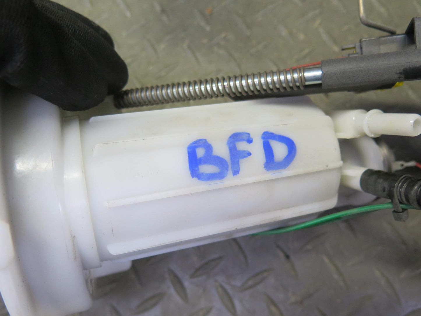 2006-2010 BMW E60 M5 S85 Fuel Pump Level Sensor Sending Unit Set of 2