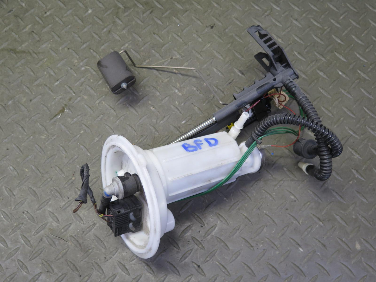 2006-2010 BMW E60 M5 S85 Fuel Pump Level Sensor Sending Unit Set of 2