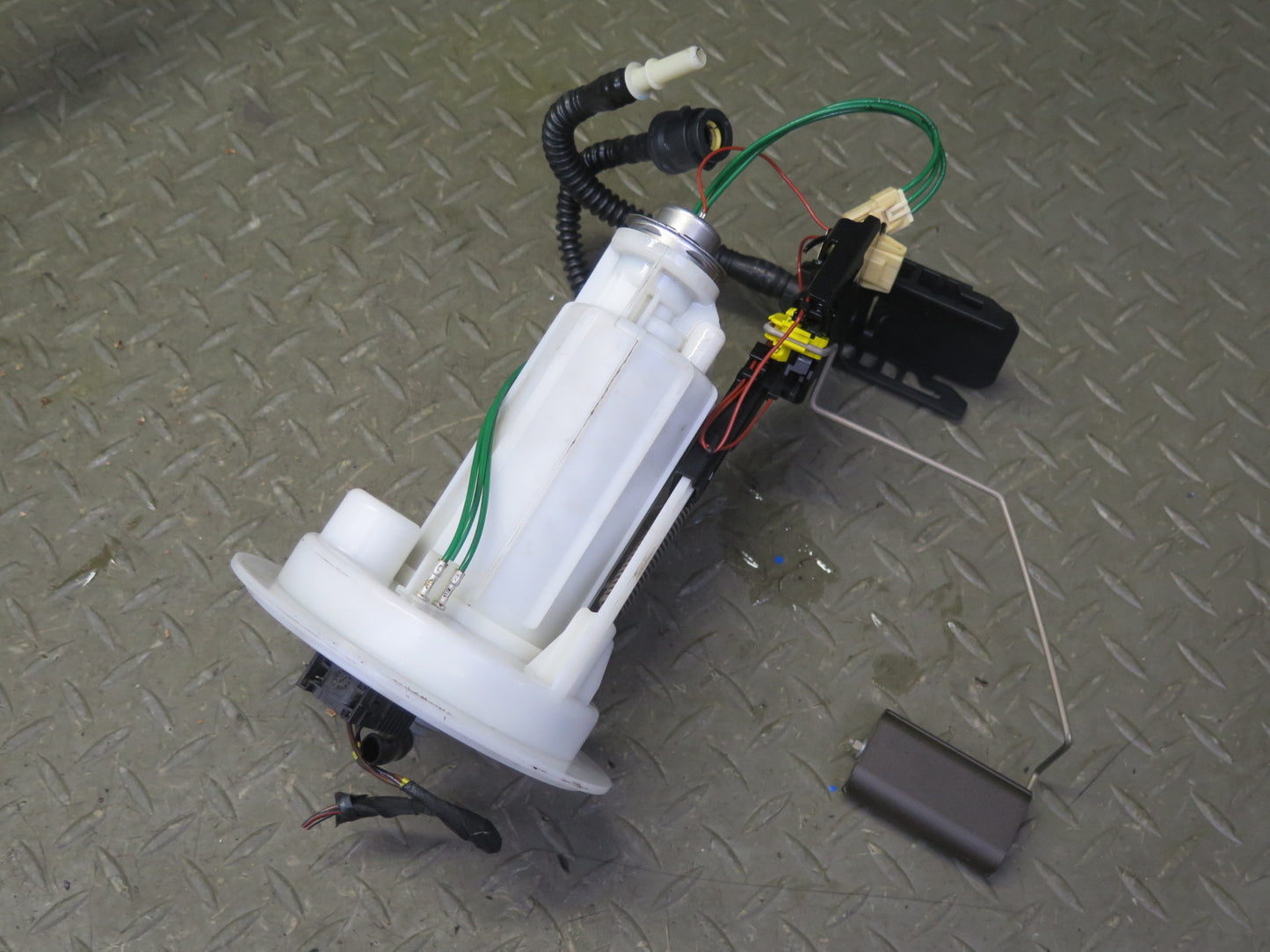 2006-2010 BMW E60 M5 S85 Fuel Pump Level Sensor Sending Unit Set of 2