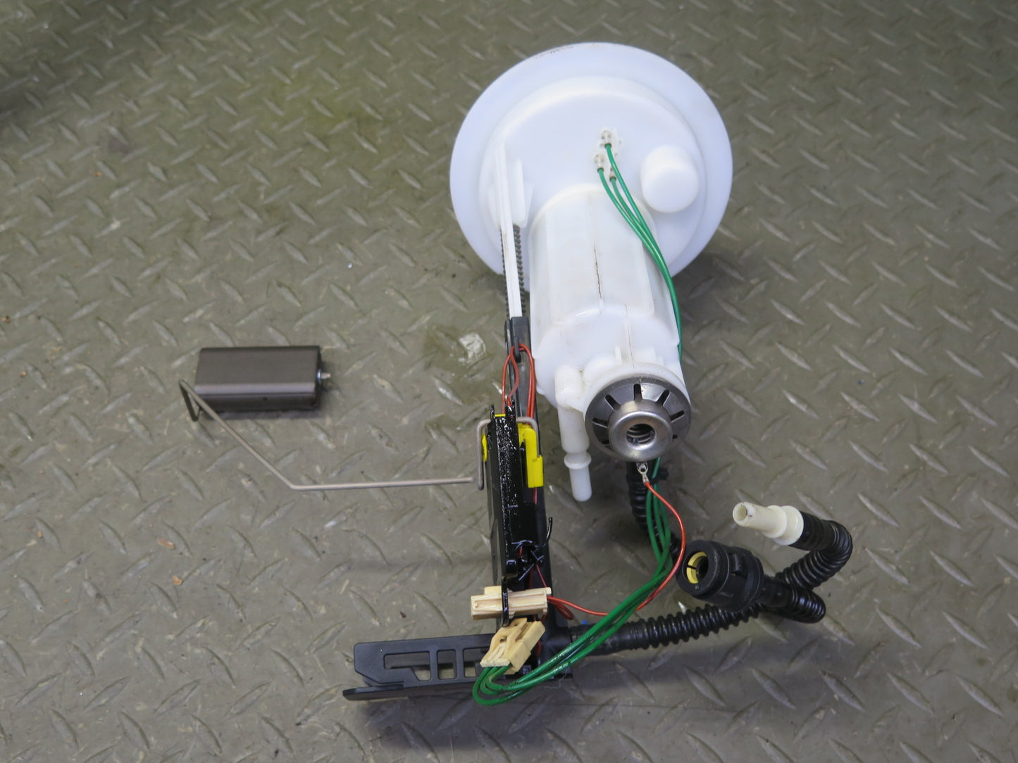 2006-2010 BMW E60 M5 S85 Fuel Pump Level Sensor Sending Unit Set of 2