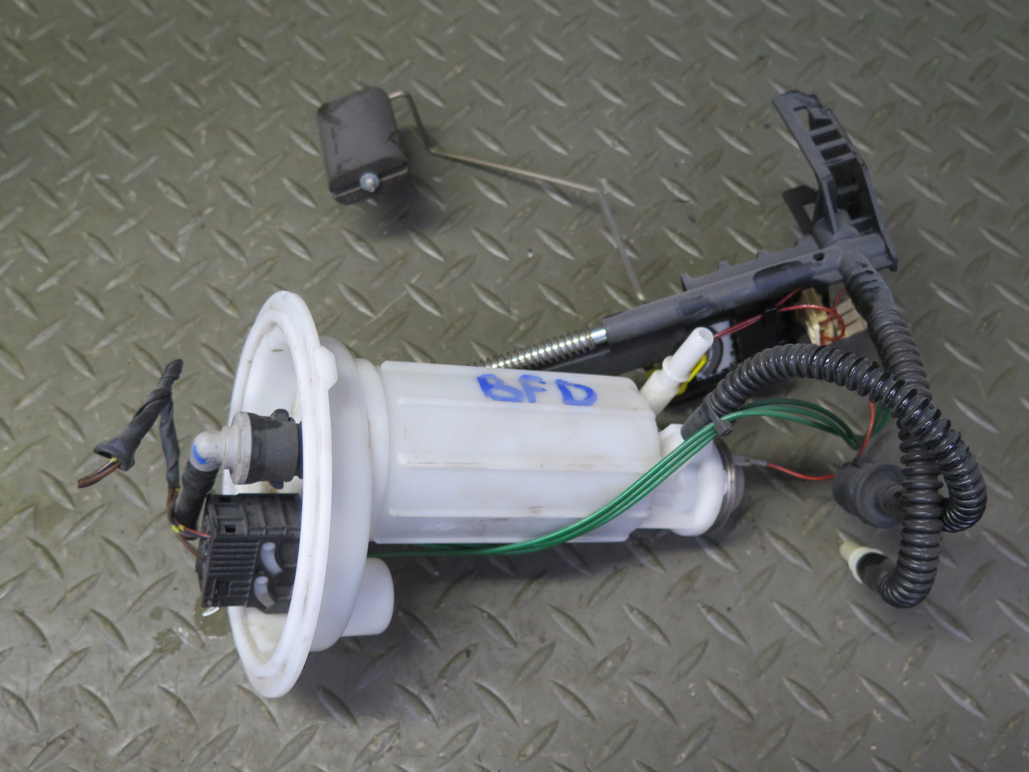 2006-2010 BMW E60 M5 S85 Fuel Pump Level Sensor Sending Unit Set of 2