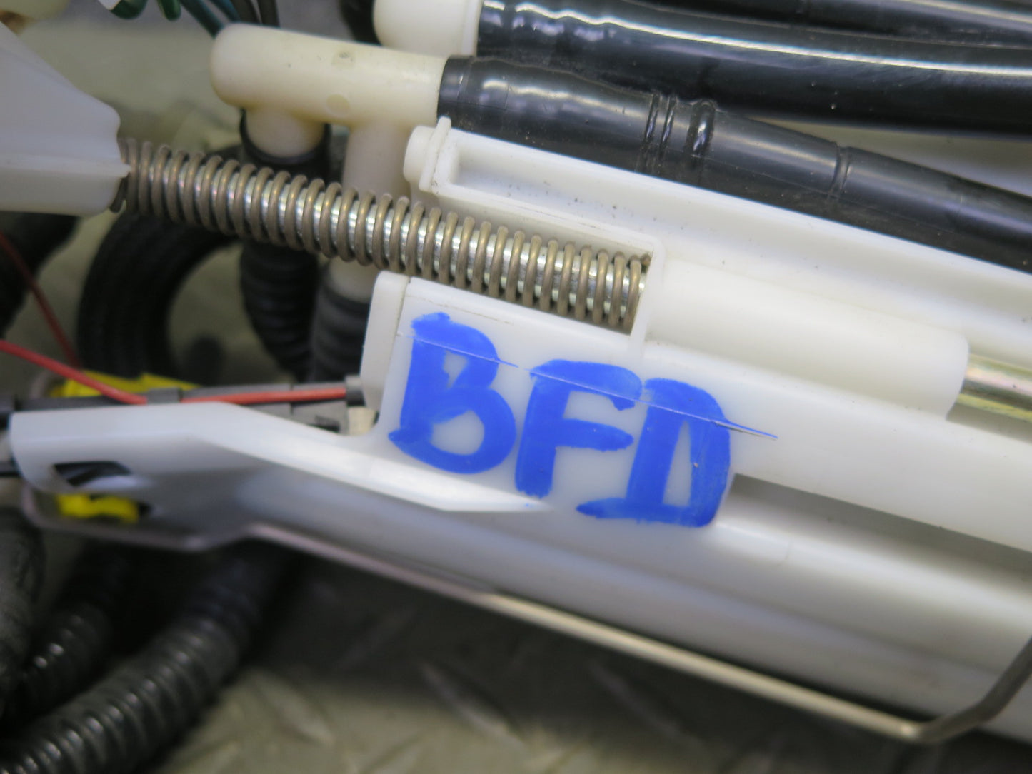 2006-2010 BMW E60 M5 S85 Fuel Pump Level Sensor Sending Unit Set of 2