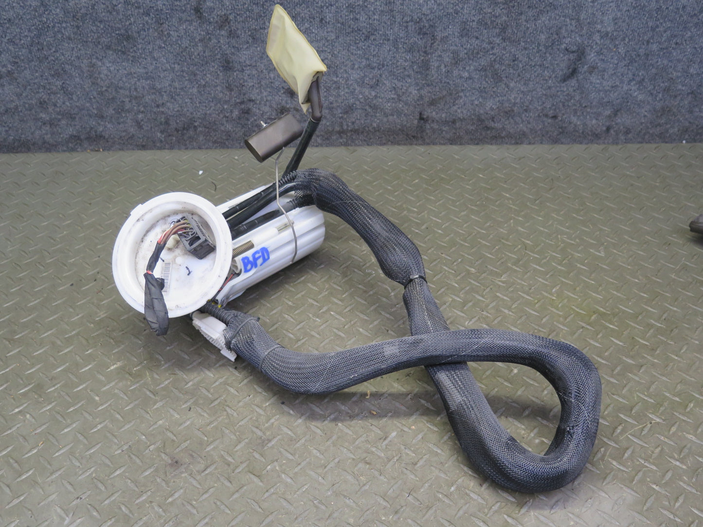 2006-2010 BMW E60 M5 S85 Fuel Pump Level Sensor Sending Unit Set of 2