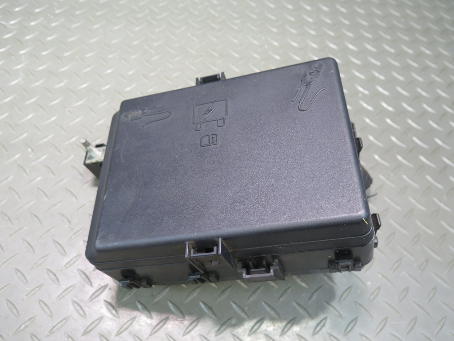 2014-2017 Maserati Ghibli M157 SQ4 Engine Bay Fuse Relay Junction Box