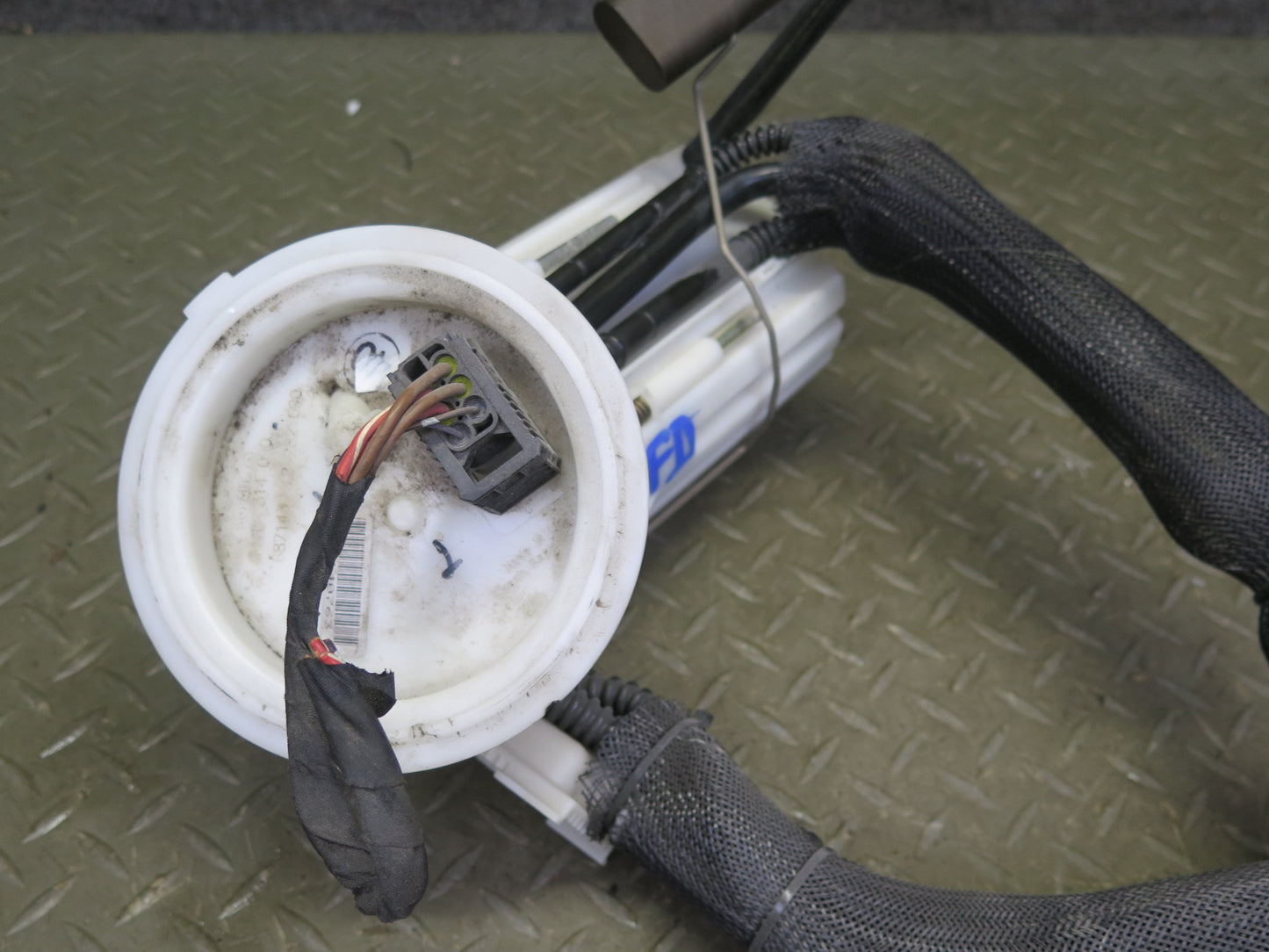 2006-2010 BMW E60 M5 S85 Fuel Pump Level Sensor Sending Unit Set of 2