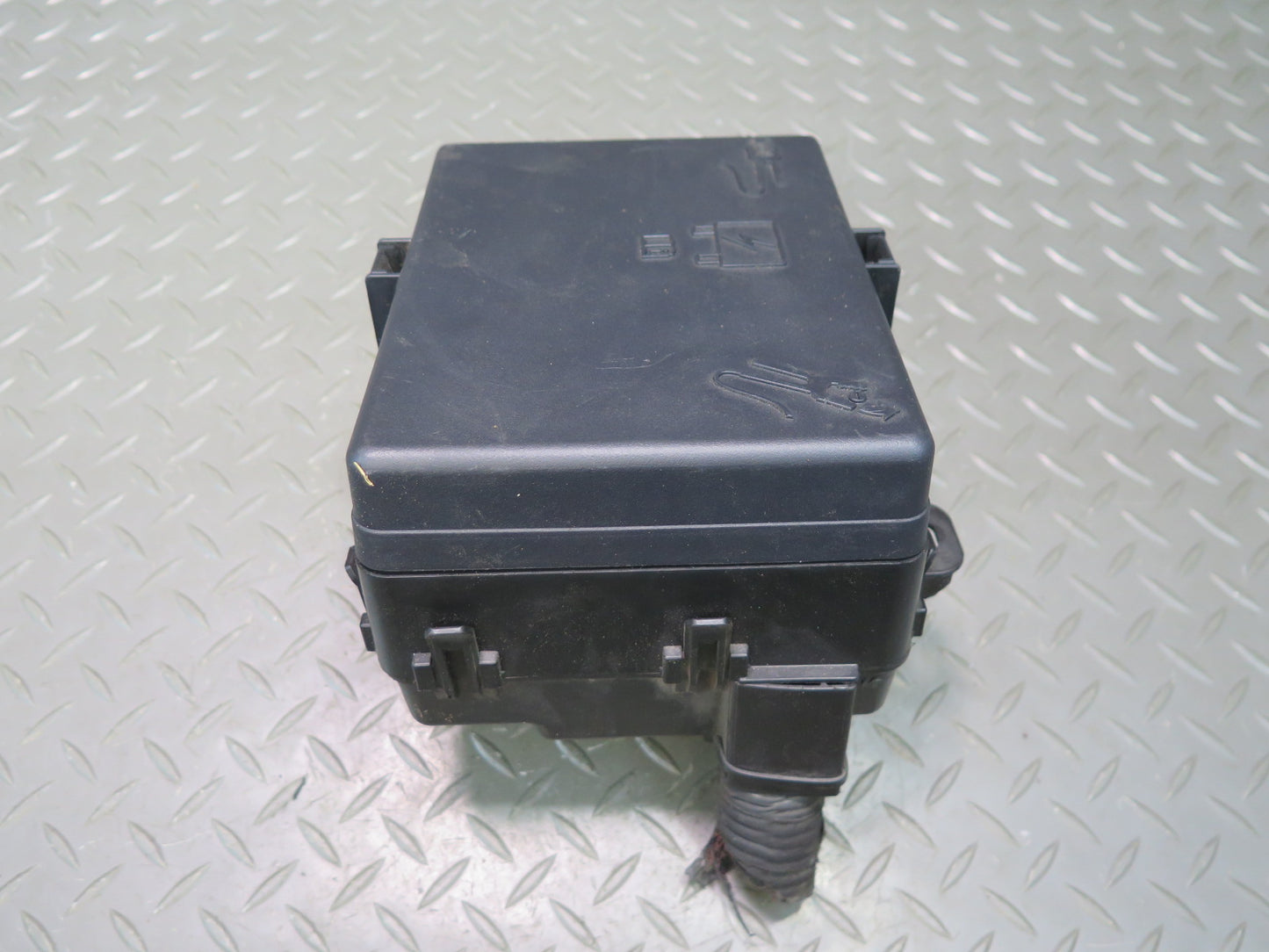 2014-2017 Maserati Ghibli M157 SQ4 Engine Bay Fuse Relay Junction Box