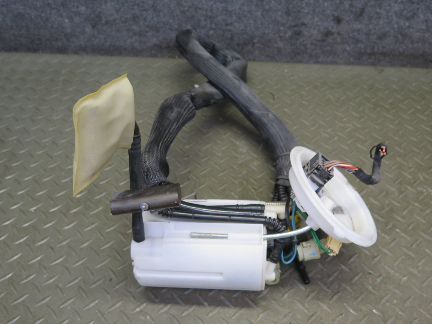 2006-2010 BMW E60 M5 S85 Fuel Pump Level Sensor Sending Unit Set of 2