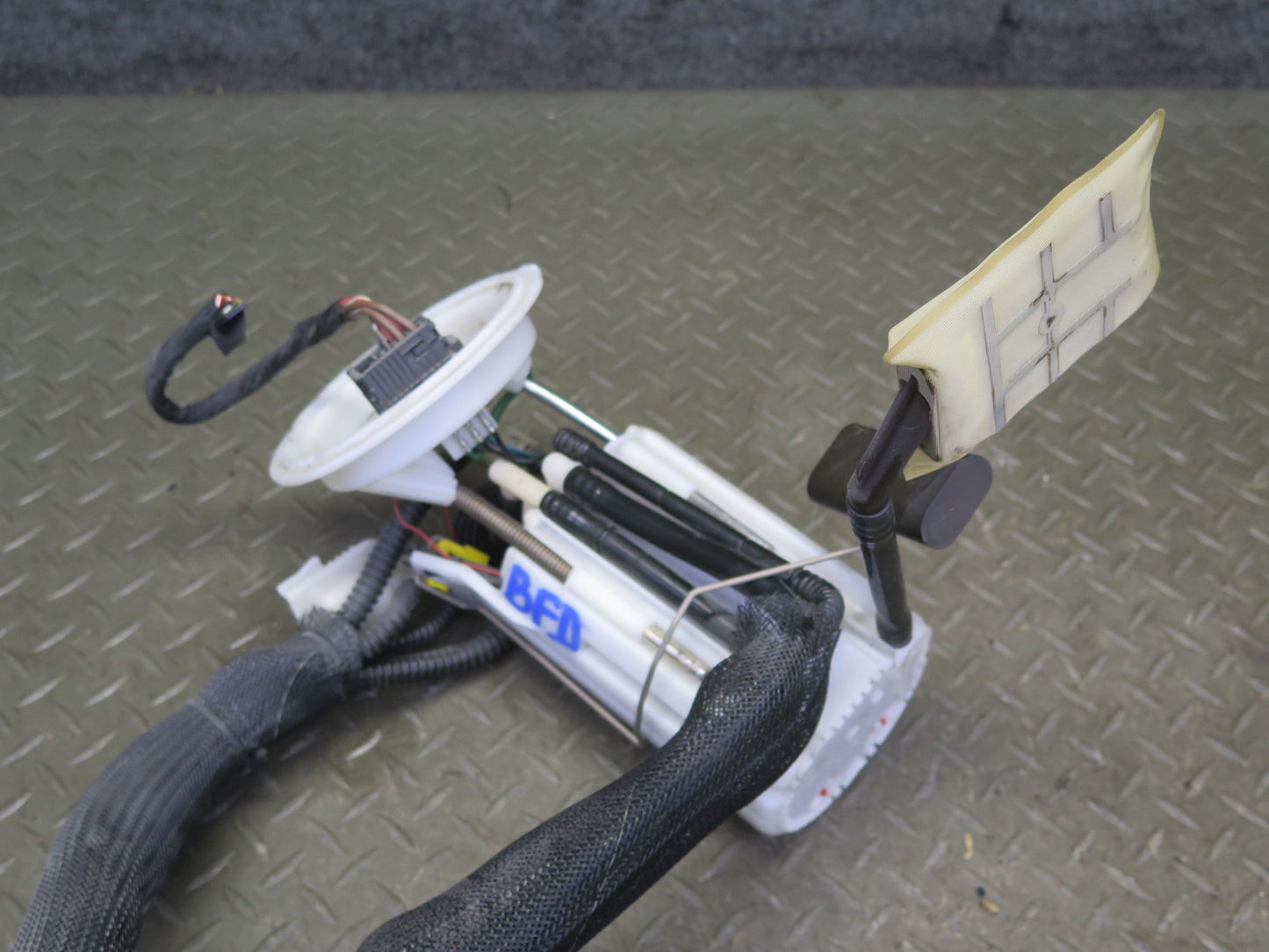 2006-2010 BMW E60 M5 S85 Fuel Pump Level Sensor Sending Unit Set of 2