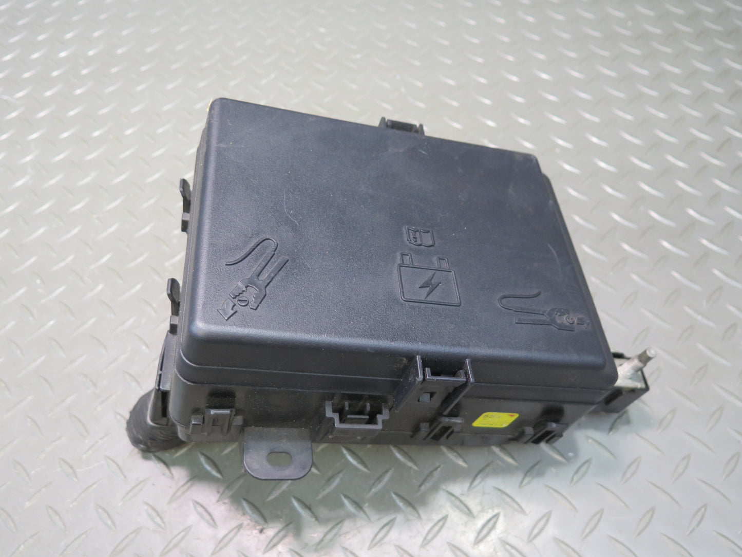 2014-2017 Maserati Ghibli M157 SQ4 Engine Bay Fuse Relay Junction Box