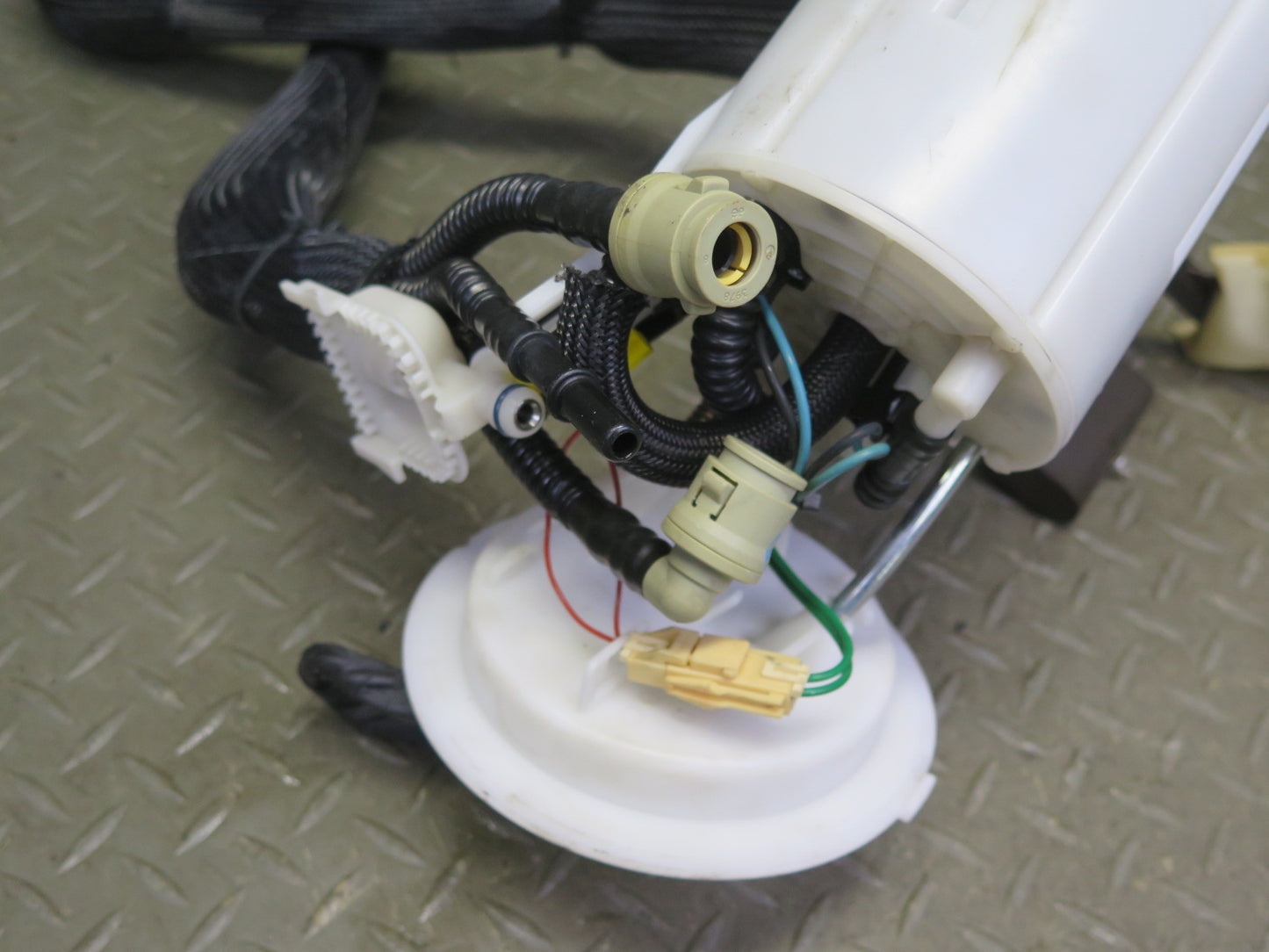 2006-2010 BMW E60 M5 S85 Fuel Pump Level Sensor Sending Unit Set of 2