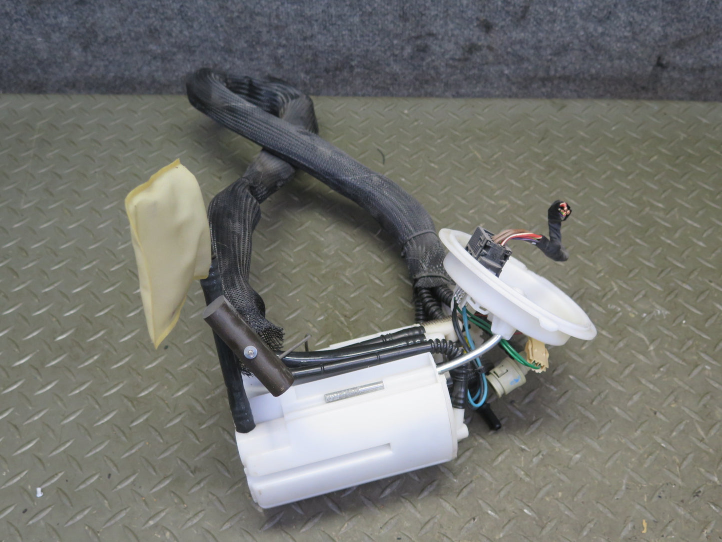 2006-2010 BMW E60 M5 S85 Fuel Pump Level Sensor Sending Unit Set of 2