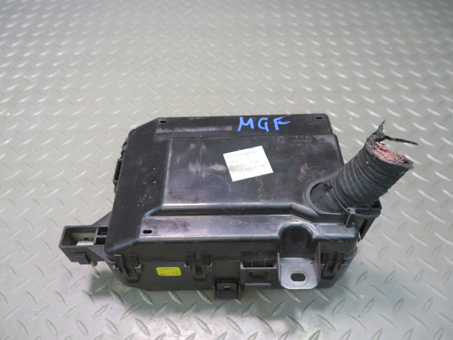 2014-2017 Maserati Ghibli M157 SQ4 Engine Bay Fuse Relay Junction Box