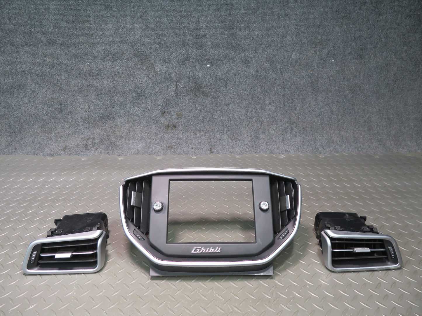 14-17 Maserati Ghibli M157 Dash Center Left Right A/C Air Vent Grille Bezel Set