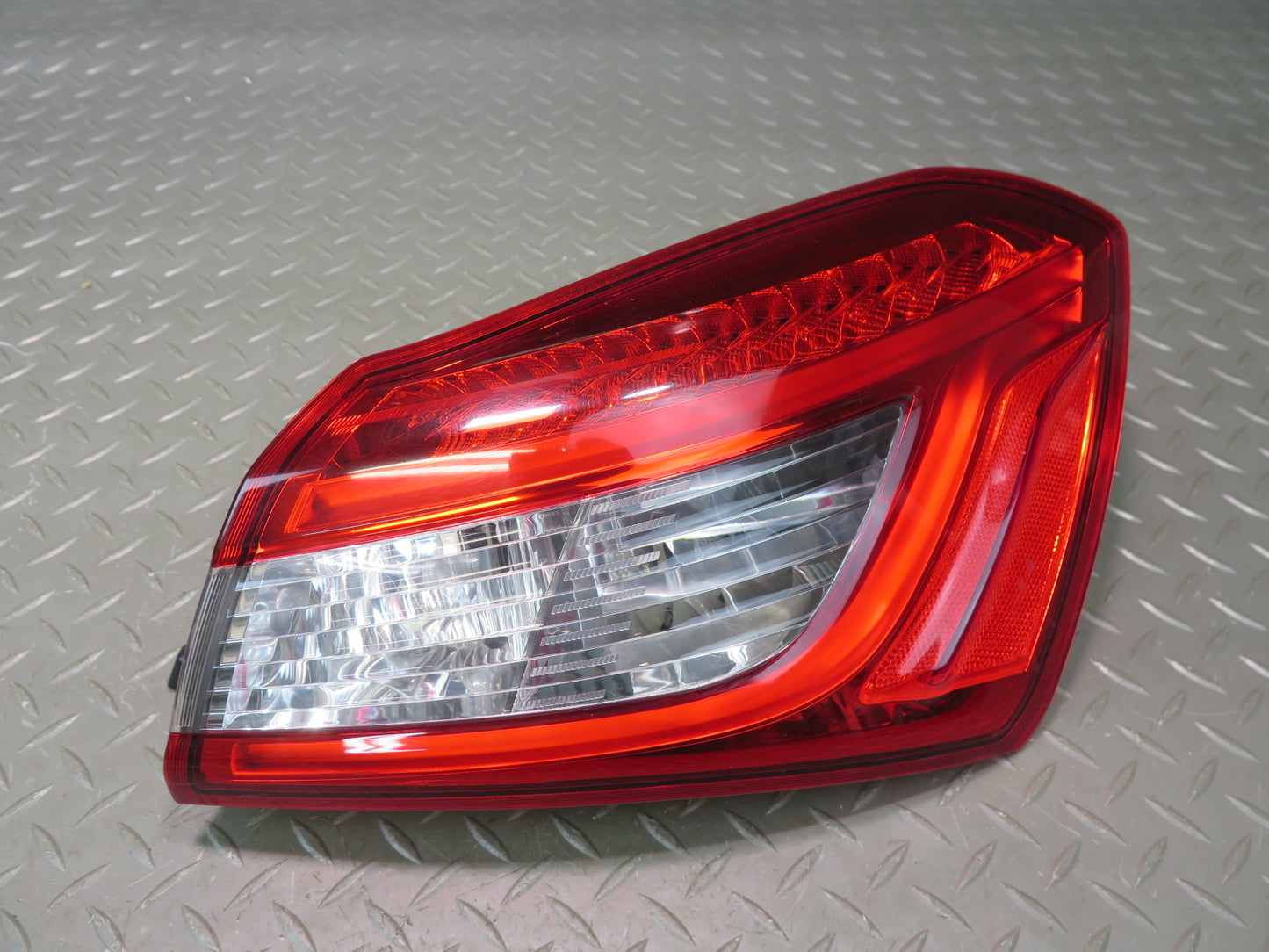 14-20 Maserati Ghibli M157 Rear Left Right Side Outer Trunk Tail Light Lamp Set