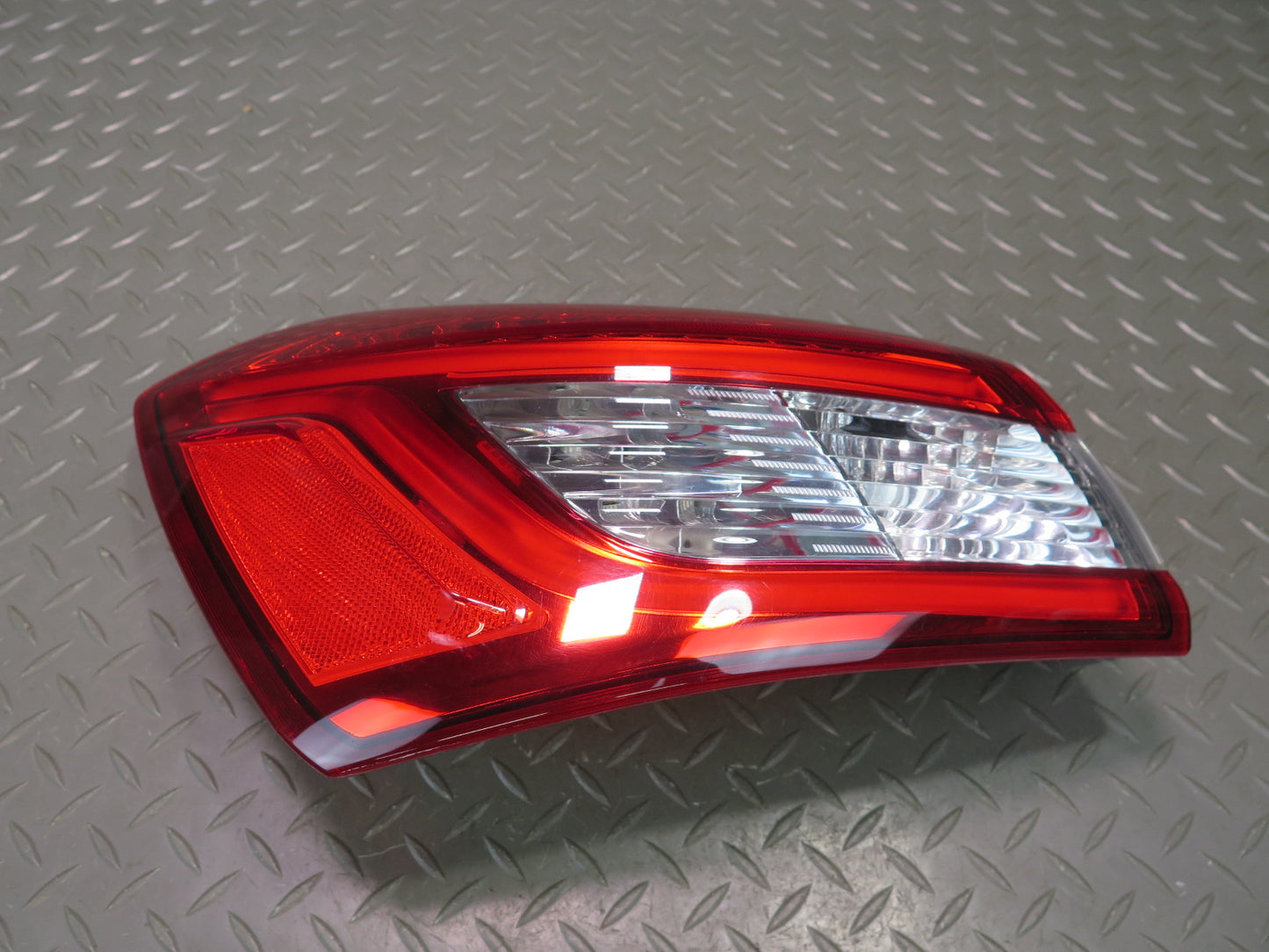 14-20 Maserati Ghibli M157 Rear Left Right Side Outer Trunk Tail Light Lamp Set