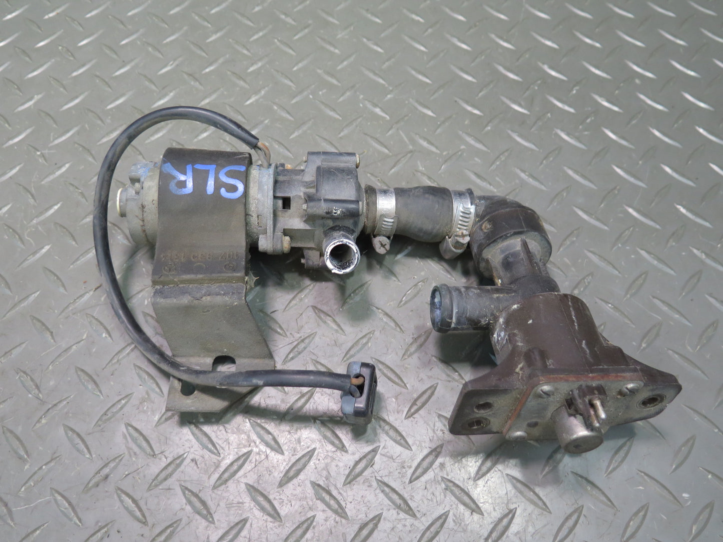 81-85 Mercedes R107 Secondary Auxiliary AUX Water & Heater Control Pump OEM
