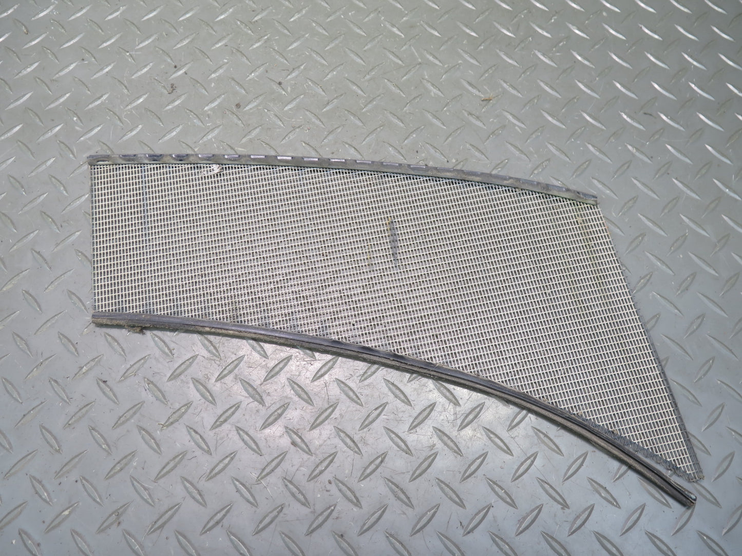 73-89 Mercedes R107 Front Left & Right Hood Cowl Vent Trim Grille Set Beige OEM