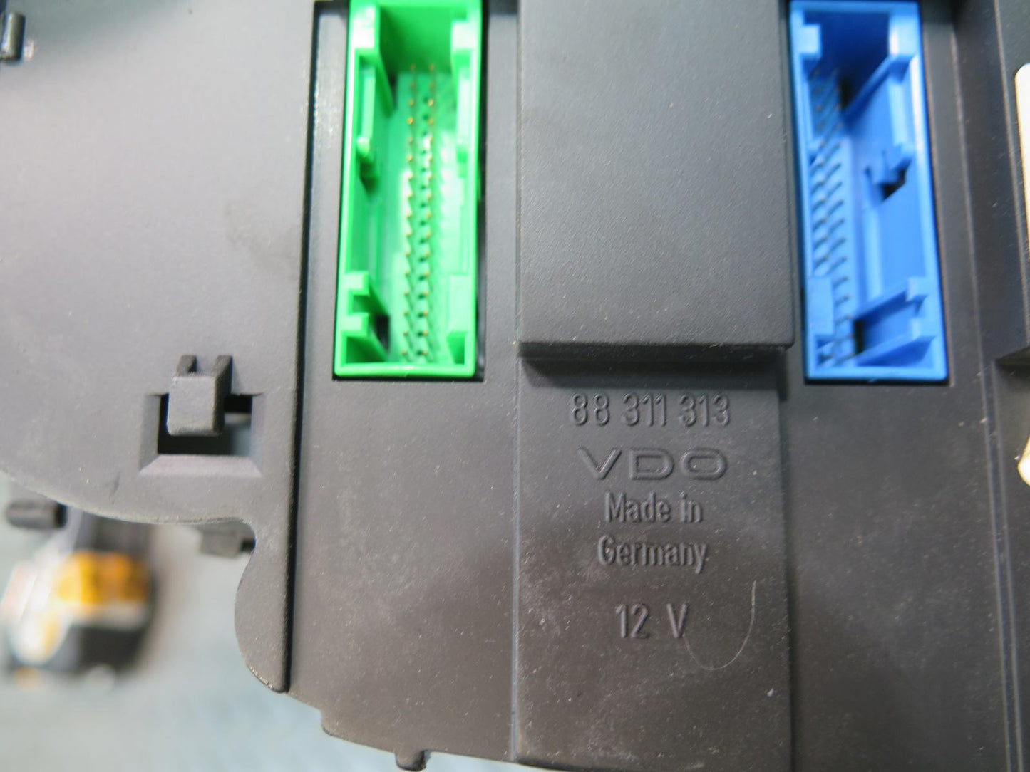 2000-2004 Porsche Boxster 986 S M/T  Instrument Cluster Gauge Speedometer w Trim