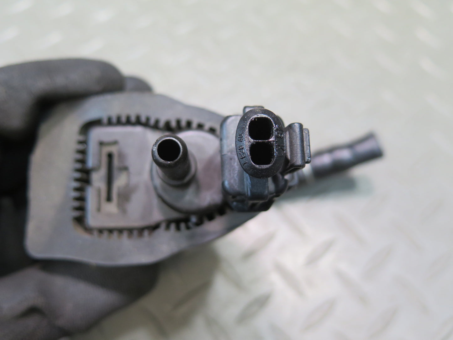 2014-2017 Maserati Ghibli M157 SQ4 Windshield Washer Valve Solenoid Actuator