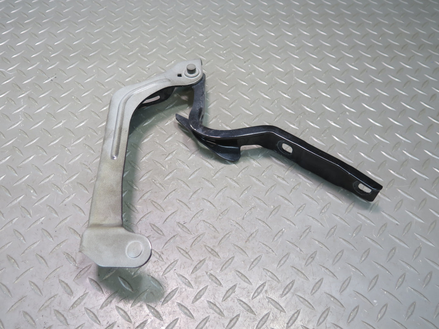 2014-2020 Maserati Ghibli M157 Left & Right Side Hood Bonnet Hinge Support Set