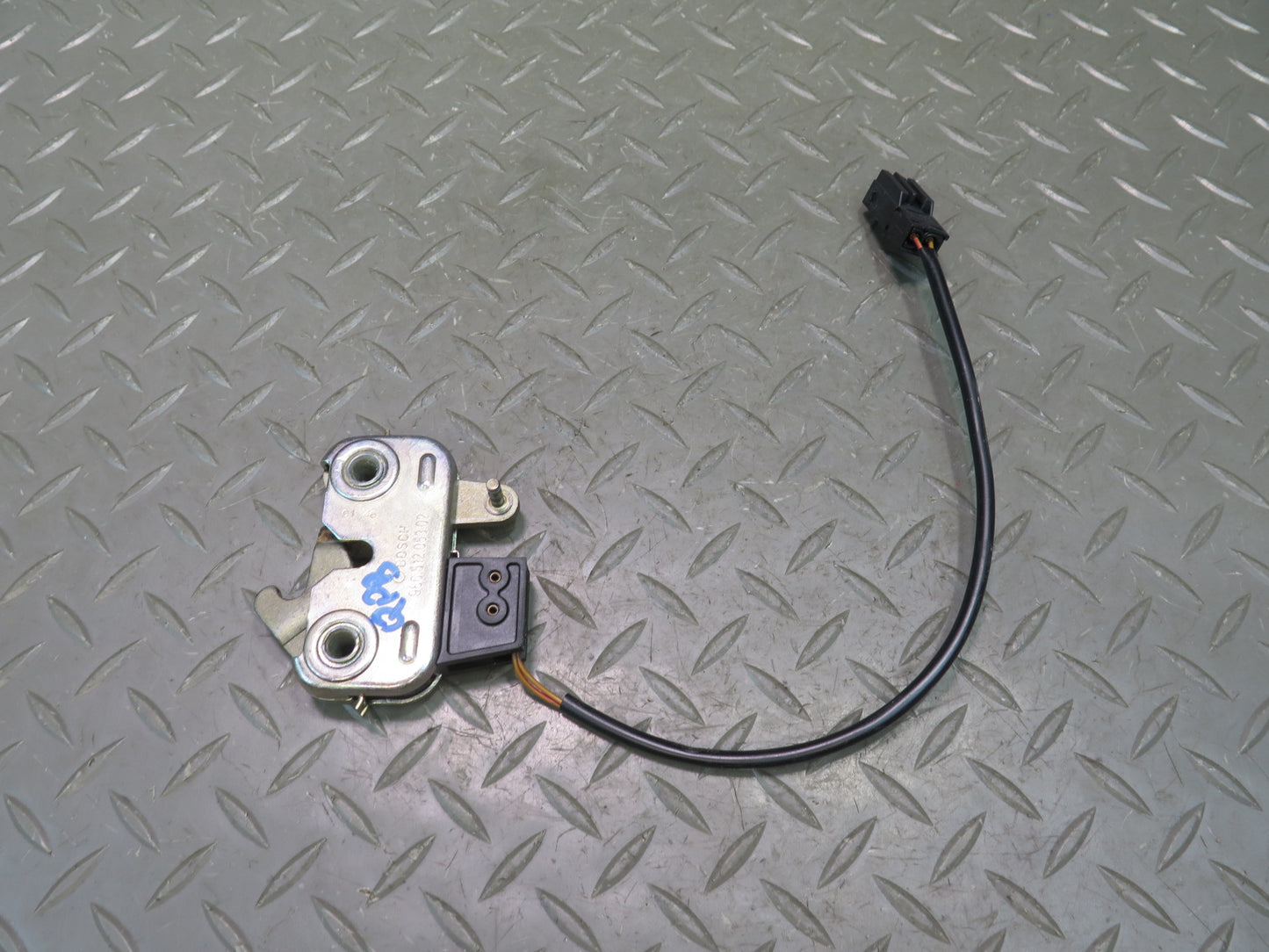 1997-2004 Porsche Boxster 986 Rear Trunk Lid Lock Latch 98651205302