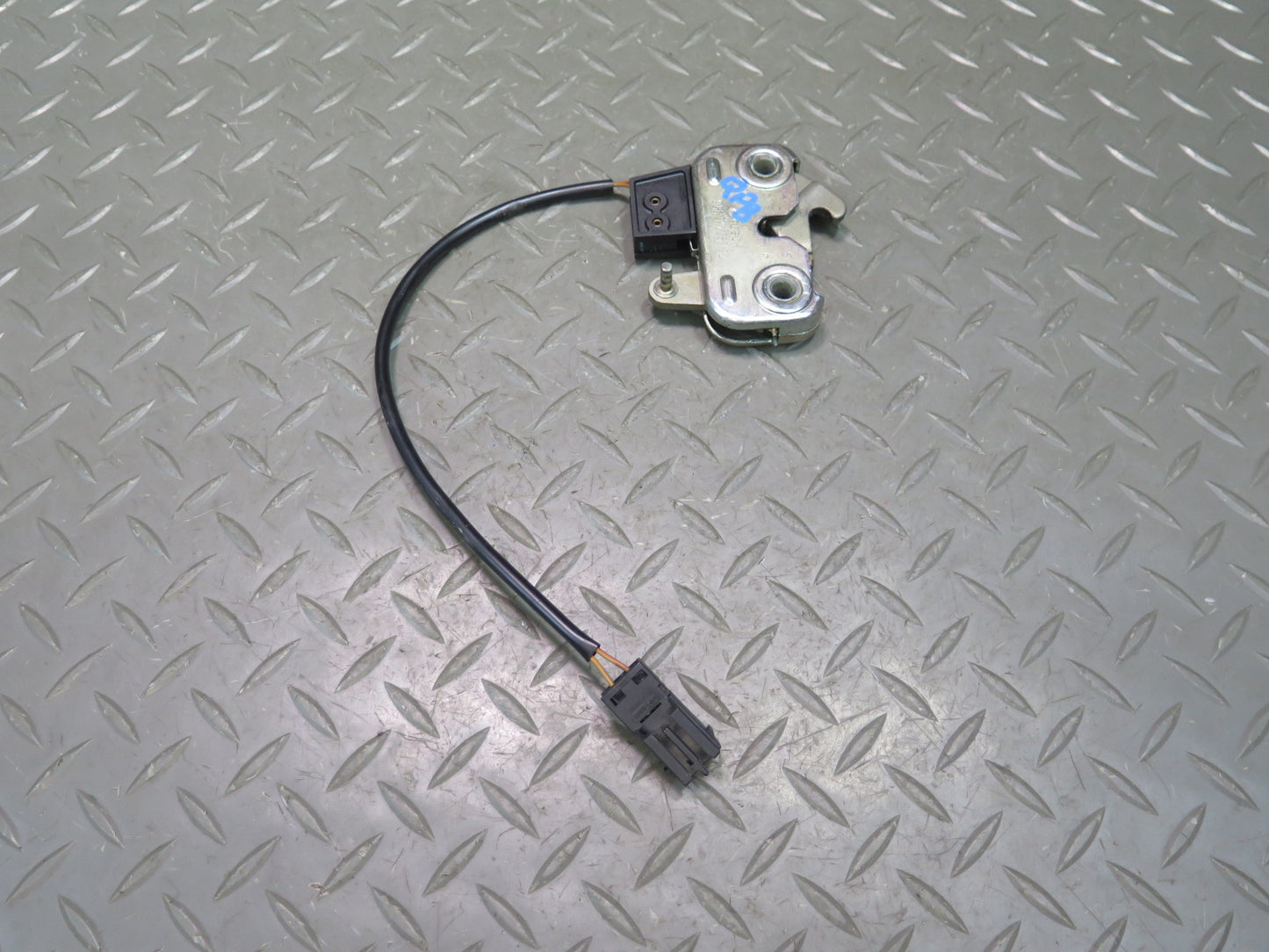 1997-2004 Porsche Boxster 986 Rear Trunk Lid Lock Latch 98651205302