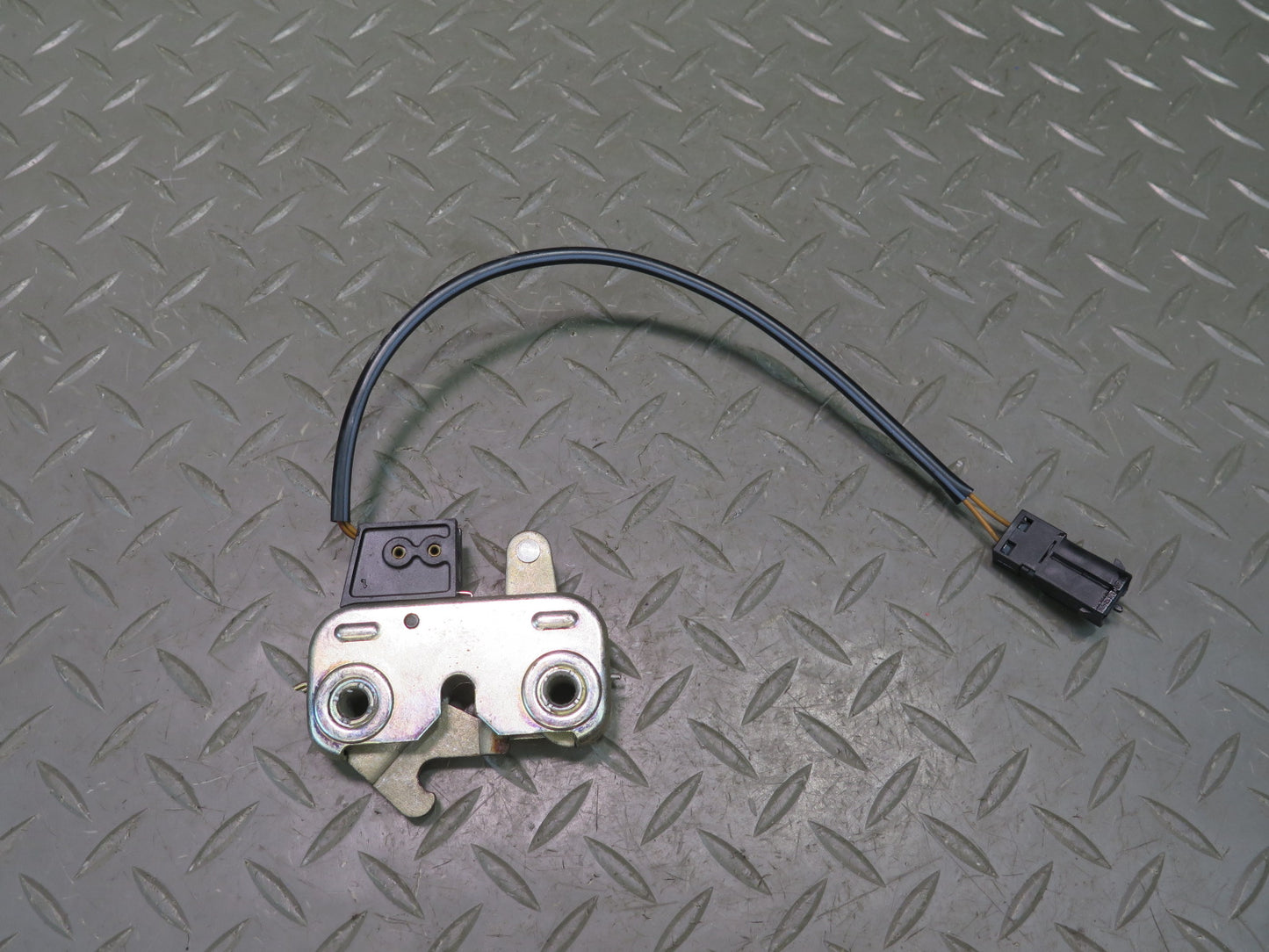 1997-2004 Porsche Boxster 986 Rear Trunk Lid Lock Latch 98651205302