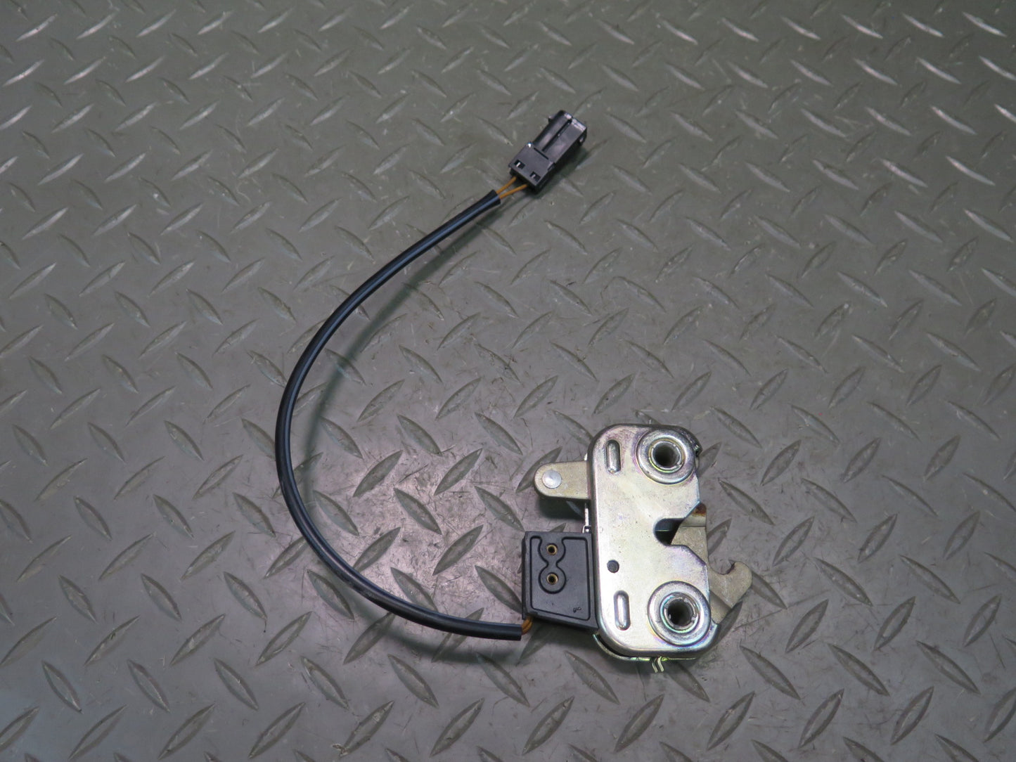 1997-2004 Porsche Boxster 986 Rear Trunk Lid Lock Latch 98651205302