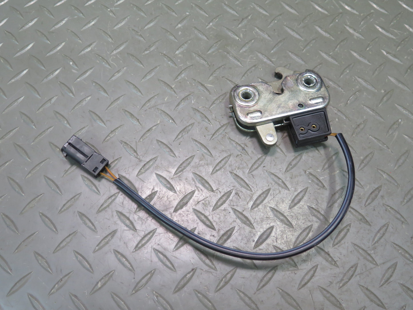 1997-2004 Porsche Boxster 986 Rear Trunk Lid Lock Latch 98651205302