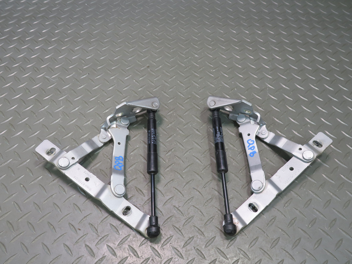 1997-2004 Porsche Boxster 986 Rear Trunk Lid Hinge Bracket Support Set of 2