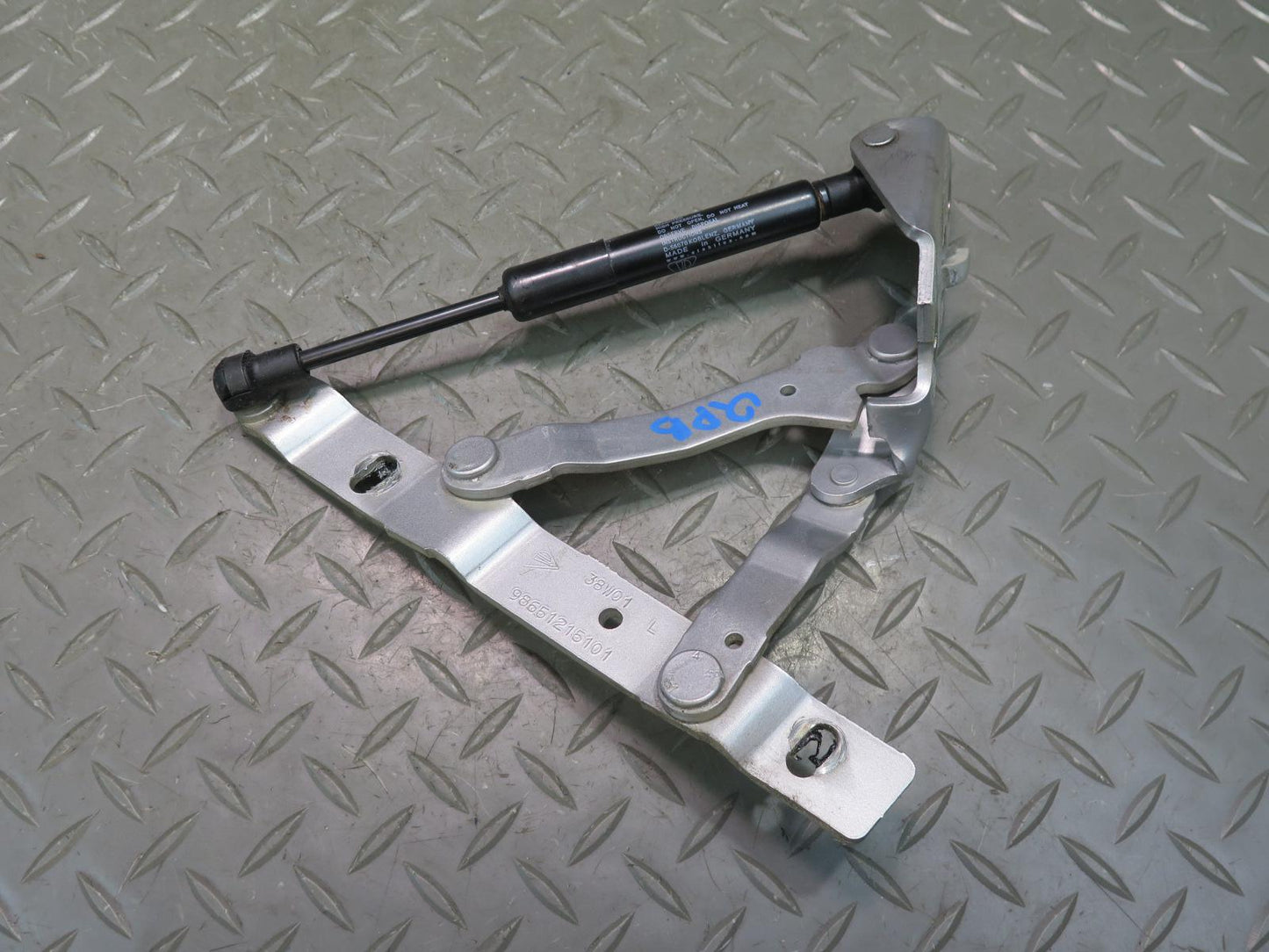 1997-2004 Porsche Boxster 986 Rear Trunk Lid Hinge Bracket Support Set of 2
