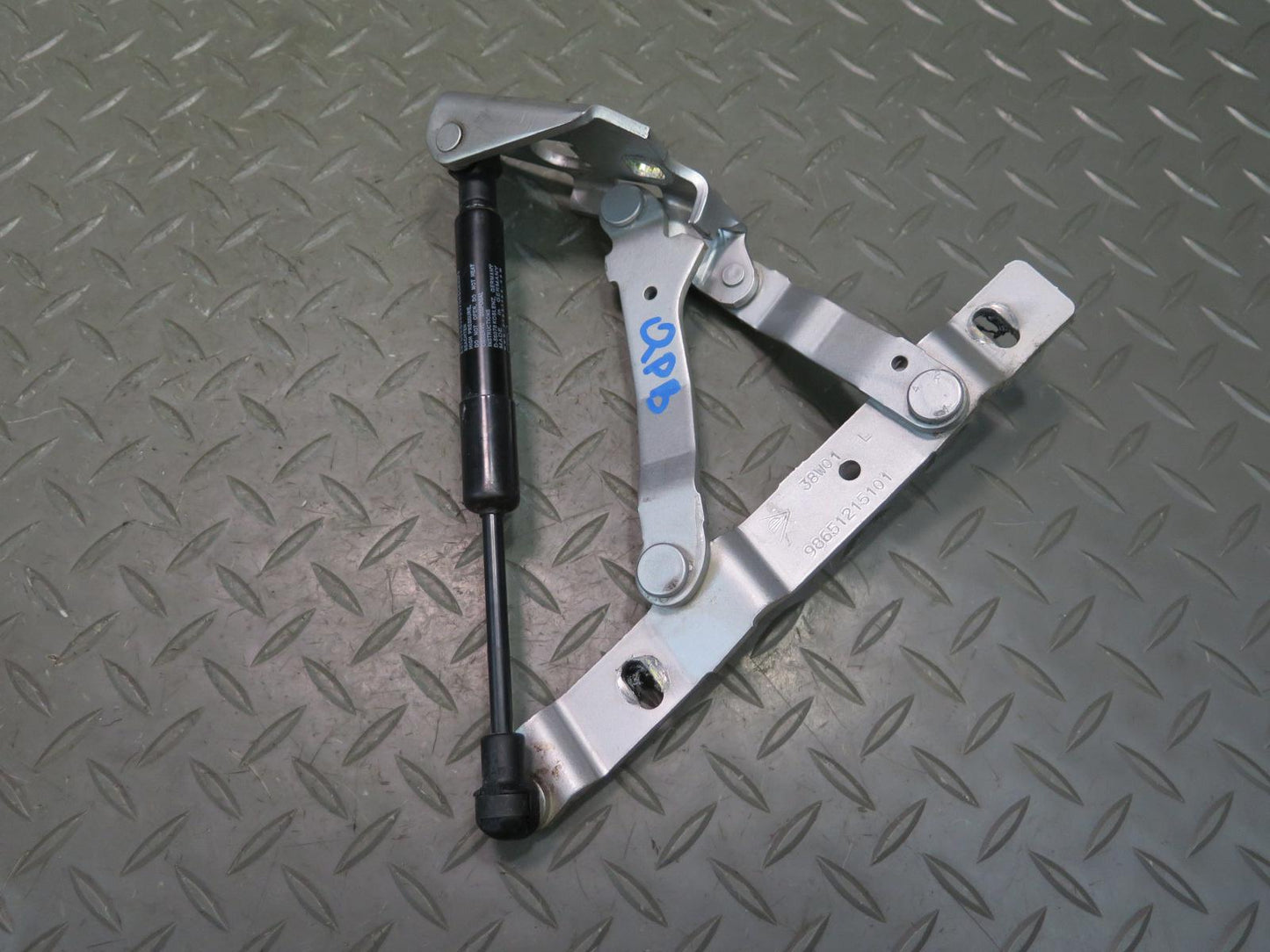 1997-2004 Porsche Boxster 986 Rear Trunk Lid Hinge Bracket Support Set of 2
