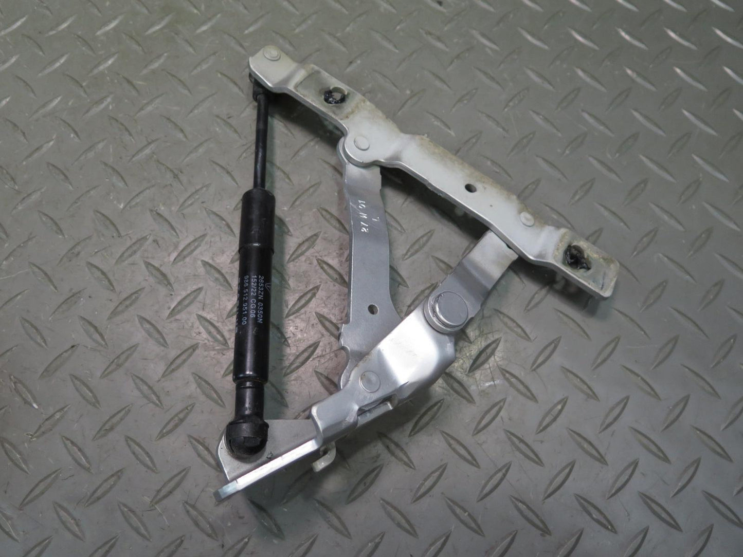 1997-2004 Porsche Boxster 986 Rear Trunk Lid Hinge Bracket Support Set of 2