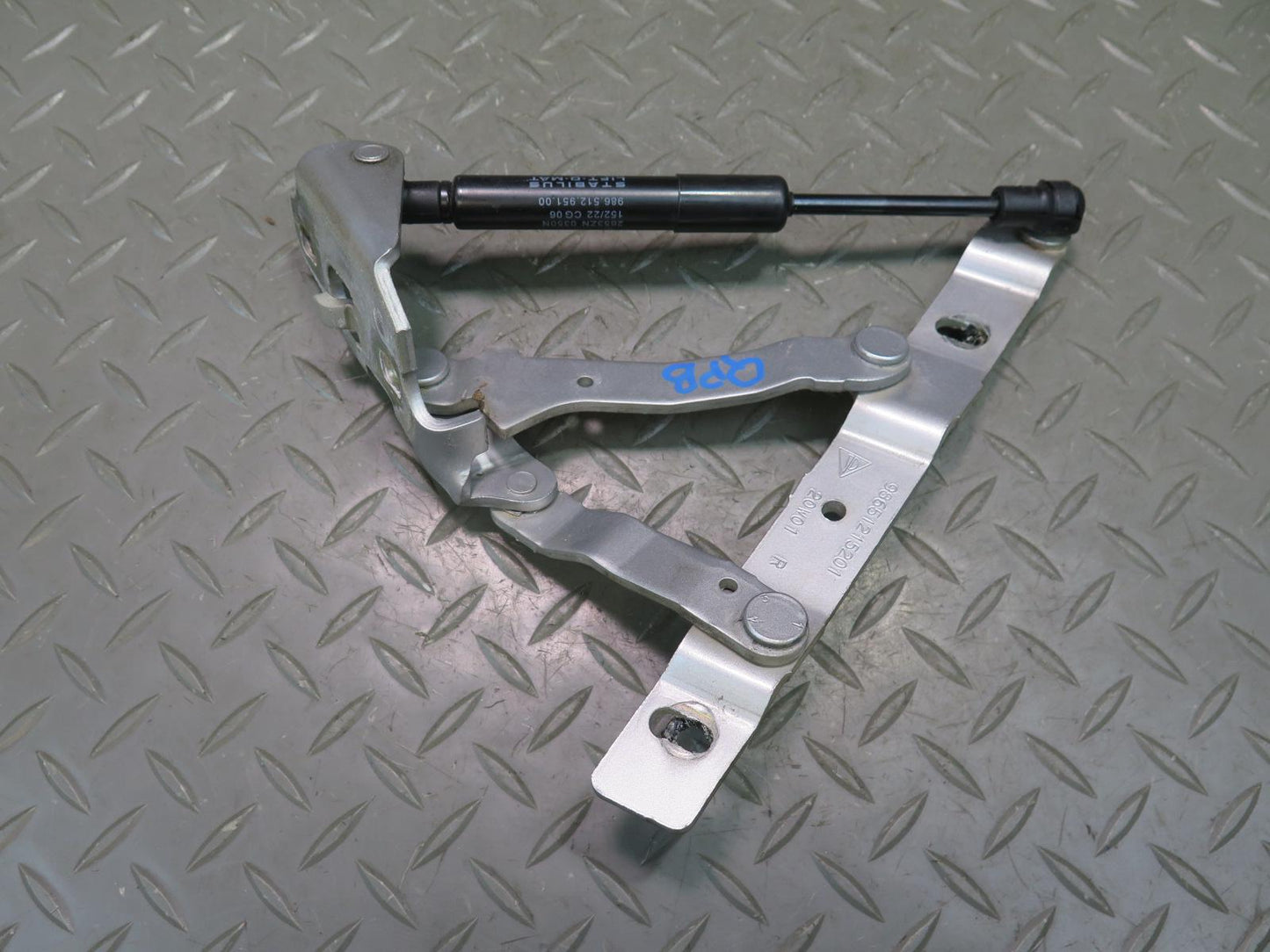 1997-2004 Porsche Boxster 986 Rear Trunk Lid Hinge Bracket Support Set of 2
