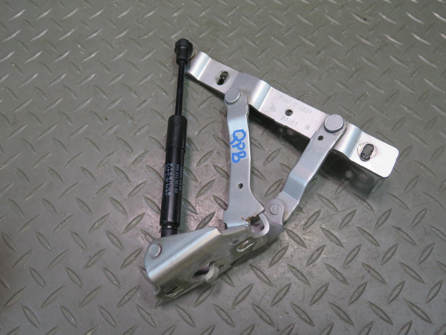1997-2004 Porsche Boxster 986 Rear Trunk Lid Hinge Bracket Support Set of 2