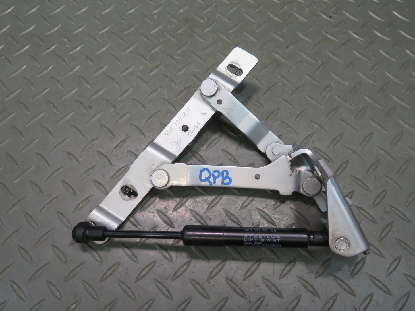 1997-2004 Porsche Boxster 986 Rear Trunk Lid Hinge Bracket Support Set of 2