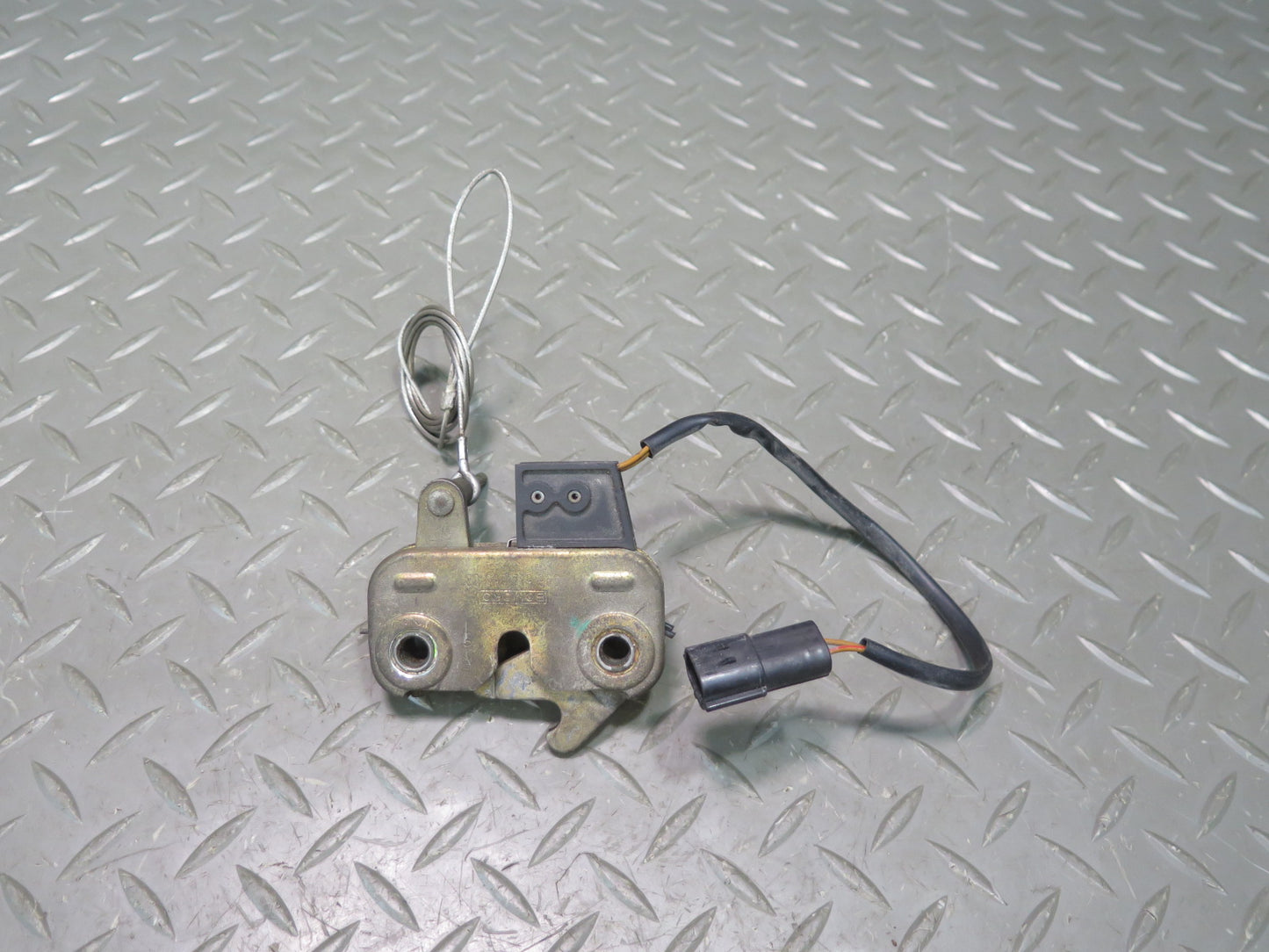 1999-2004 Porsche 911 996 Rear Trunk Lock Latch Actuator Motor