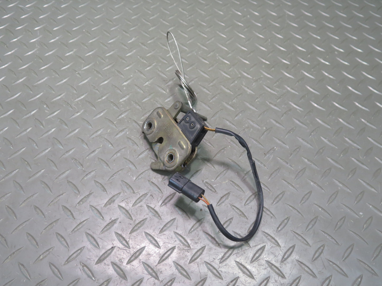1999-2004 Porsche 911 996 Rear Trunk Lock Latch Actuator Motor
