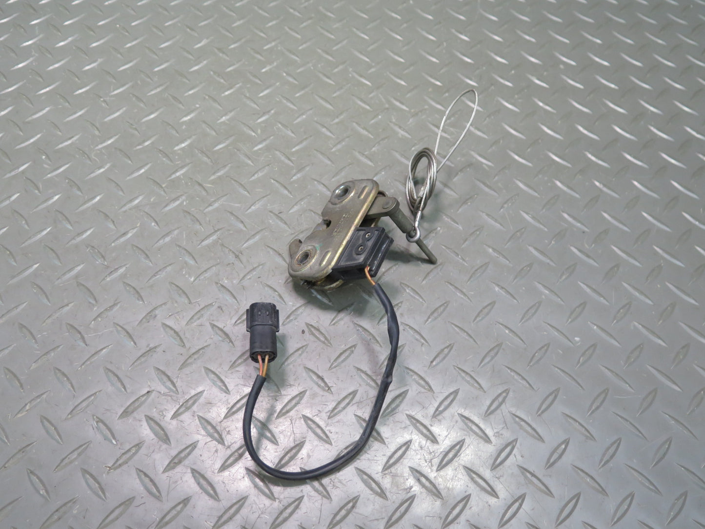 1999-2004 Porsche 911 996 Rear Trunk Lock Latch Actuator Motor
