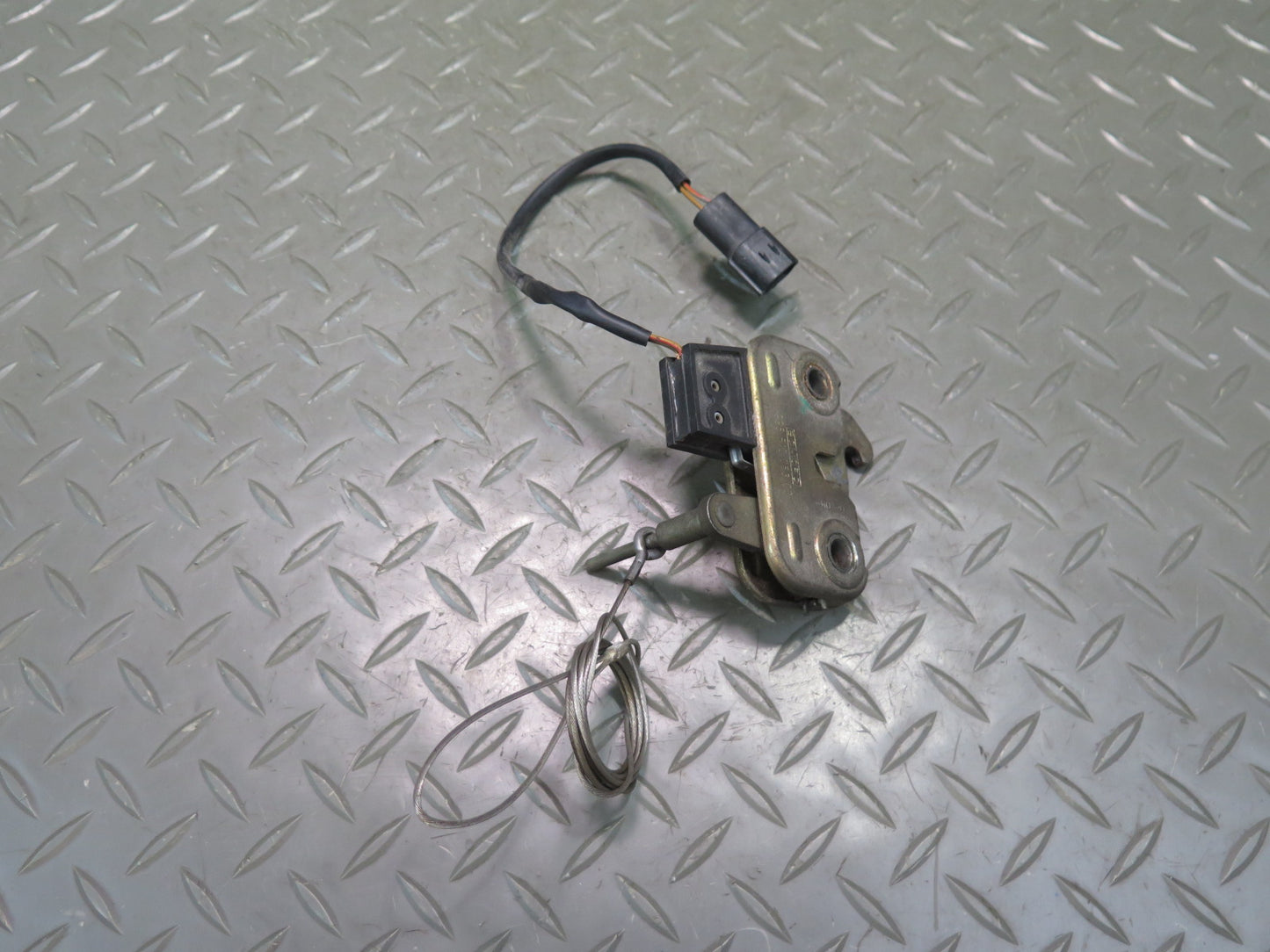 1999-2004 Porsche 911 996 Rear Trunk Lock Latch Actuator Motor