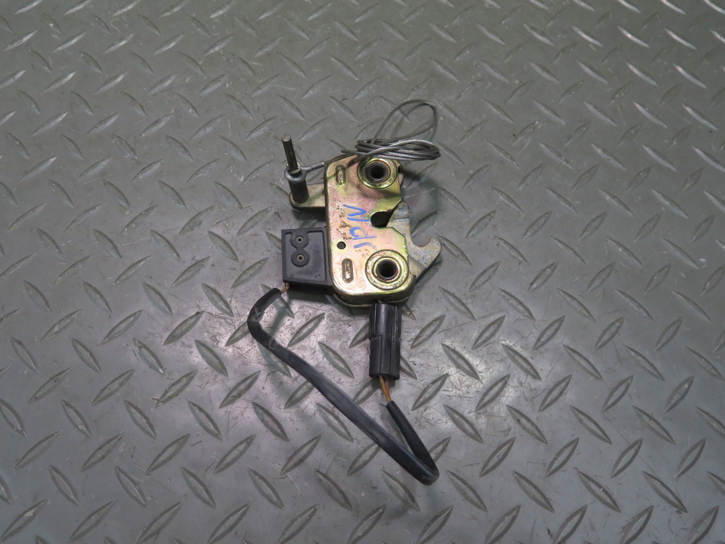1999-2004 Porsche 911 996 Rear Trunk Lock Latch Actuator Motor