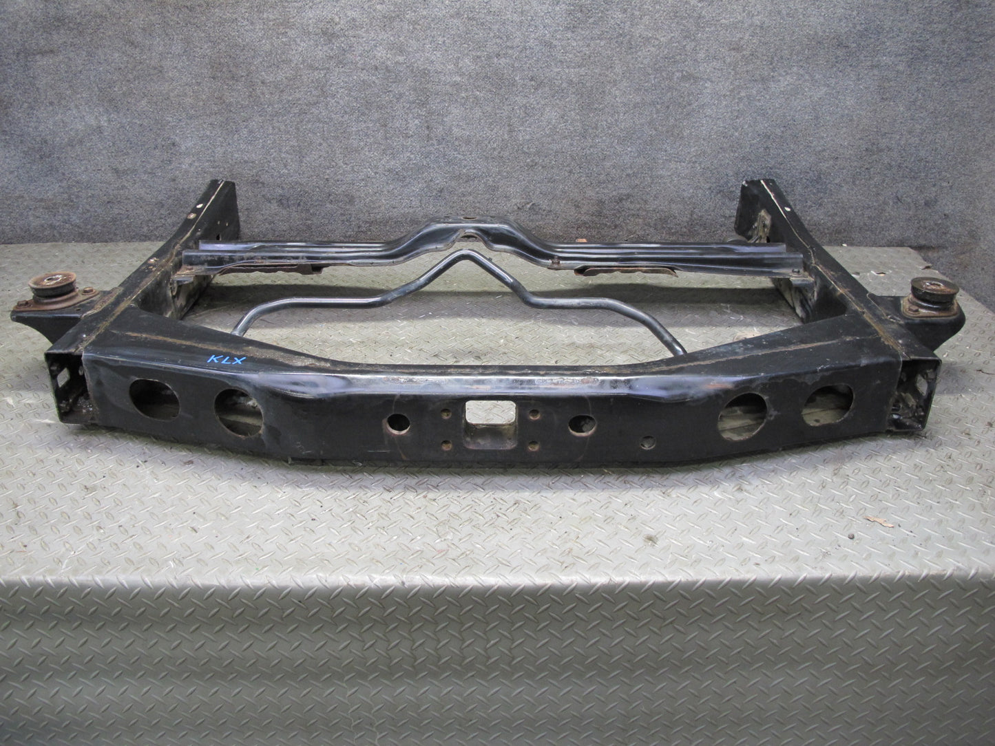 2003-2004 Lexus UZJ100L LX470 Rear Cradle Crossmember Frame