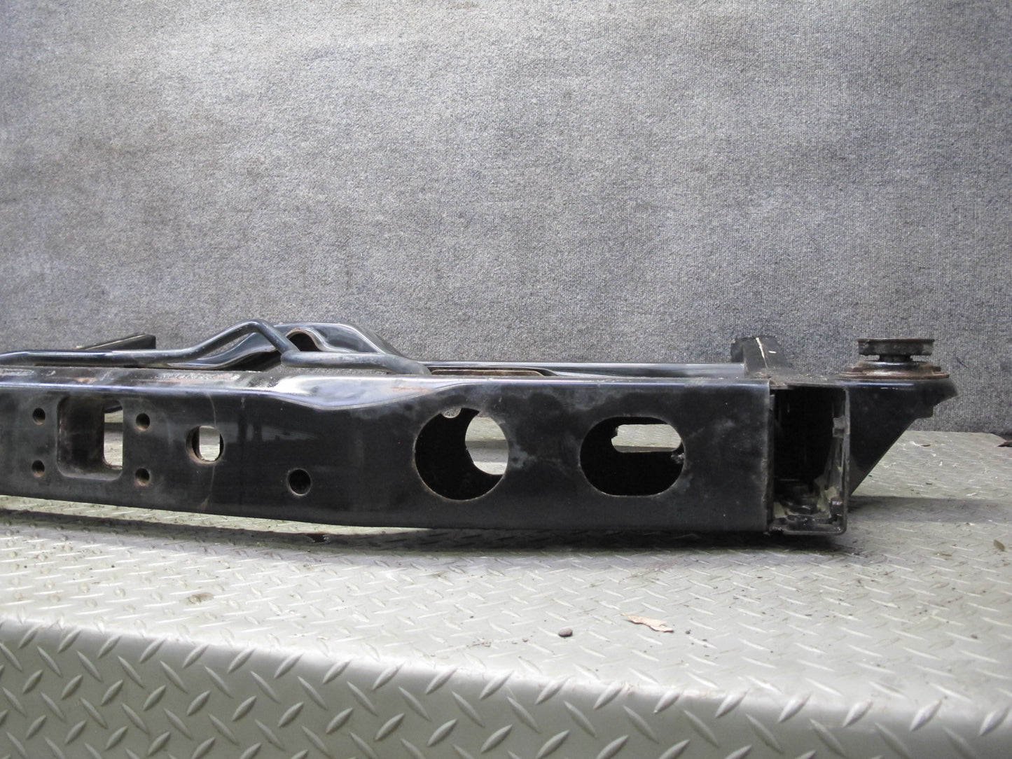 2003-2004 Lexus UZJ100L LX470 Rear Cradle Crossmember Frame