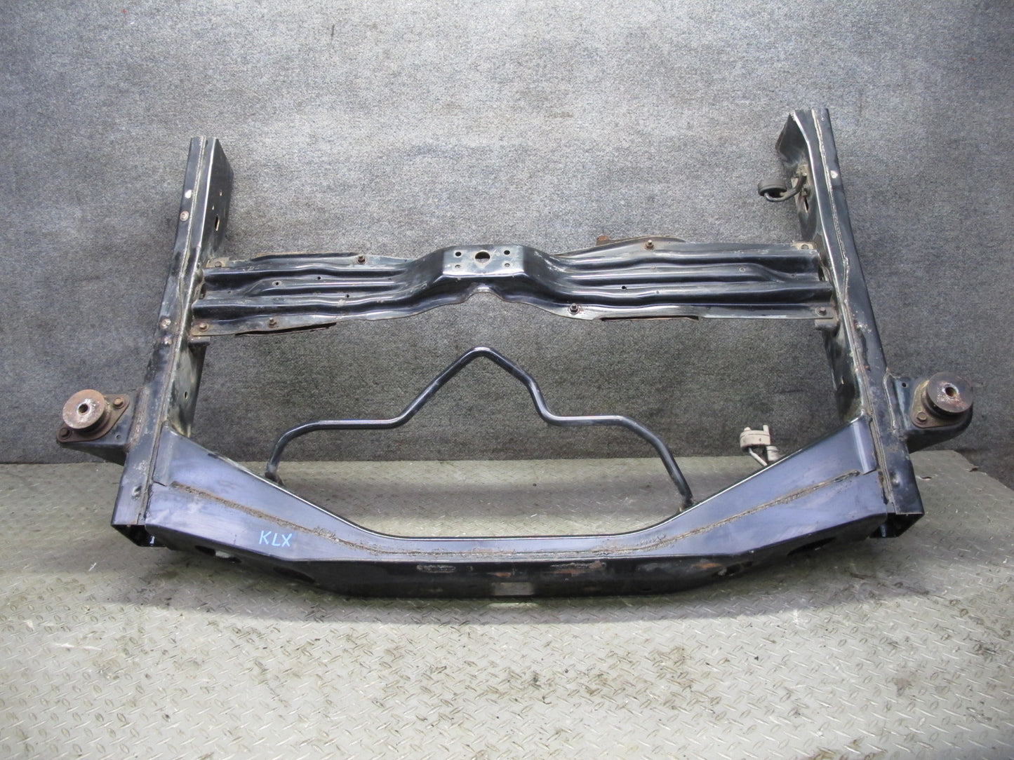 2003-2004 Lexus UZJ100L LX470 Rear Cradle Crossmember Frame