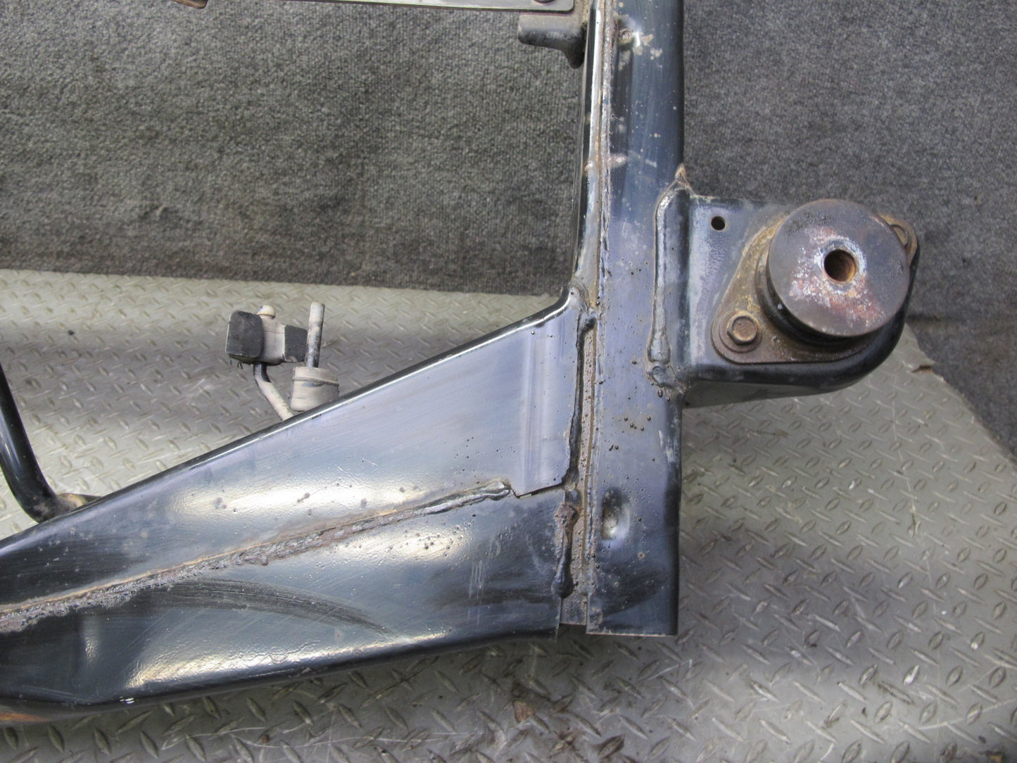 2003-2004 Lexus UZJ100L LX470 Rear Cradle Crossmember Frame