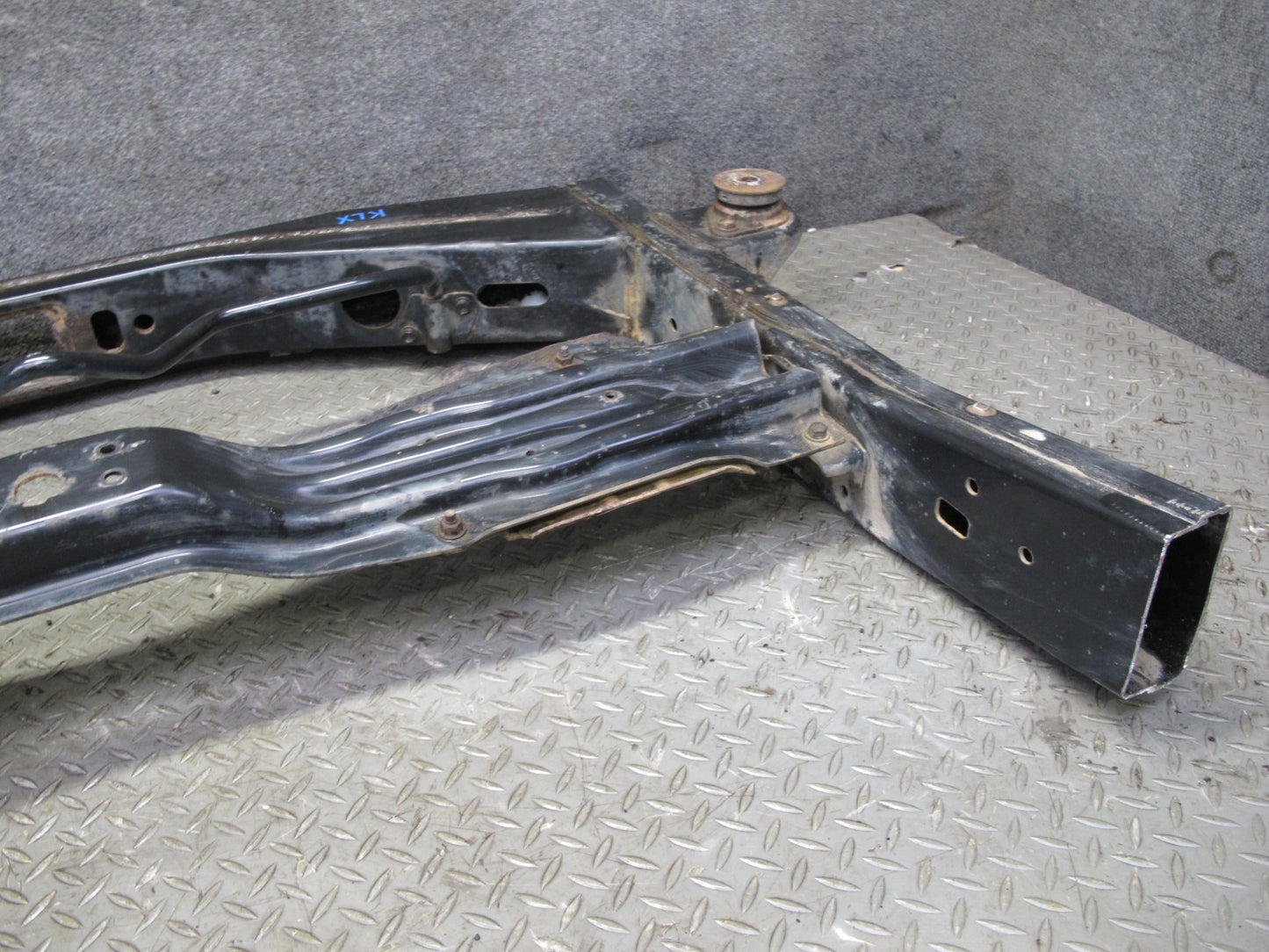 2003-2004 Lexus UZJ100L LX470 Rear Cradle Crossmember Frame